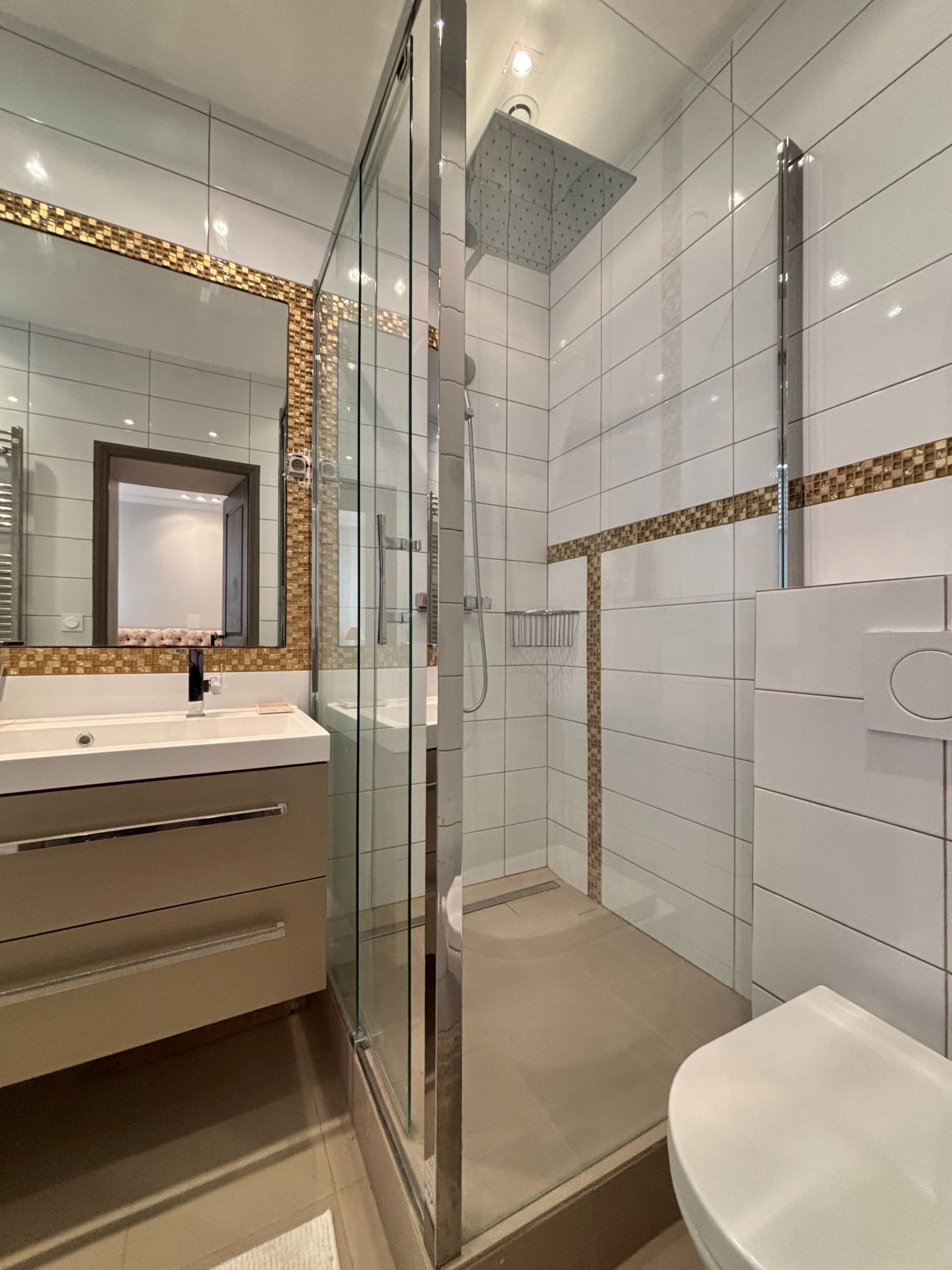 luxury apartment 5 Rooms for sale on DEAUVILLE (14800)