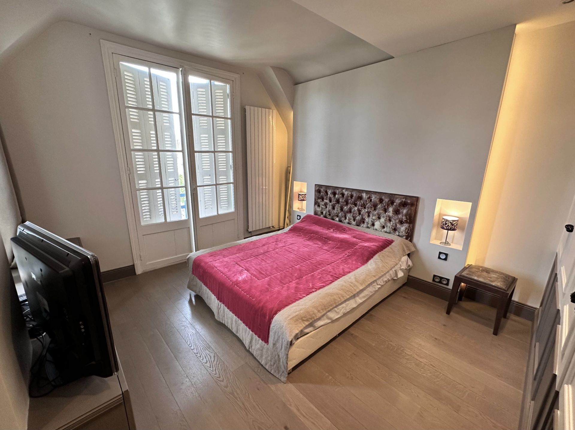 luxury apartment 5 Rooms for sale on DEAUVILLE (14800)