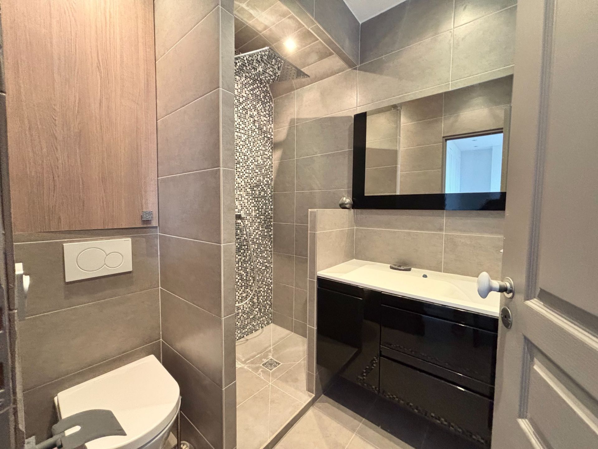 luxury apartment 5 Rooms for sale on DEAUVILLE (14800)
