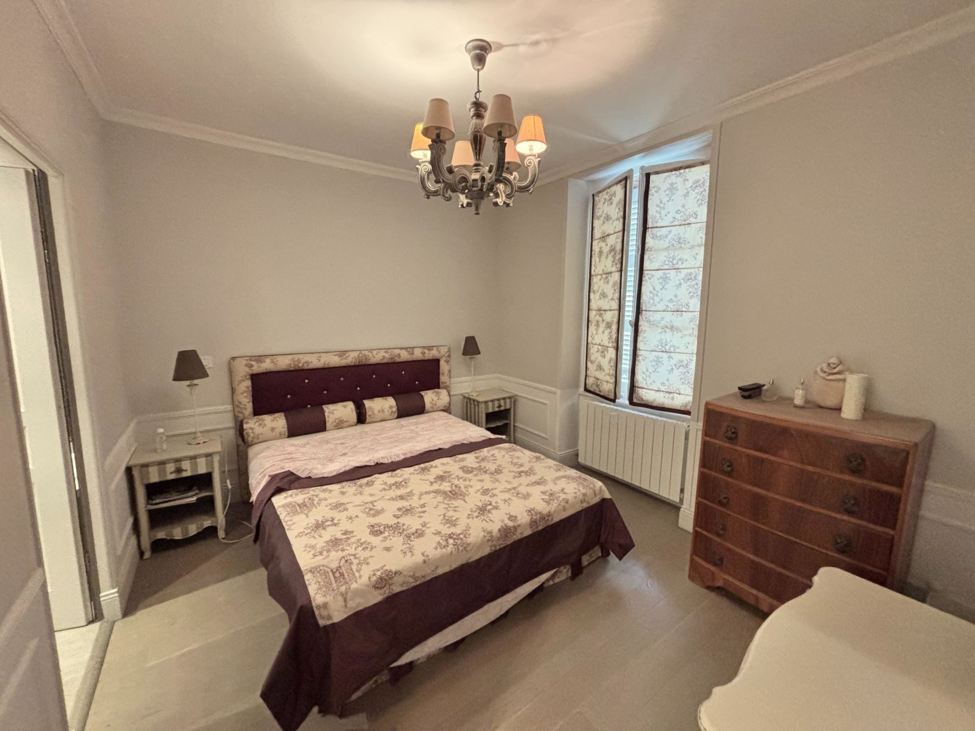 luxury apartment 5 Rooms for sale on DEAUVILLE (14800)