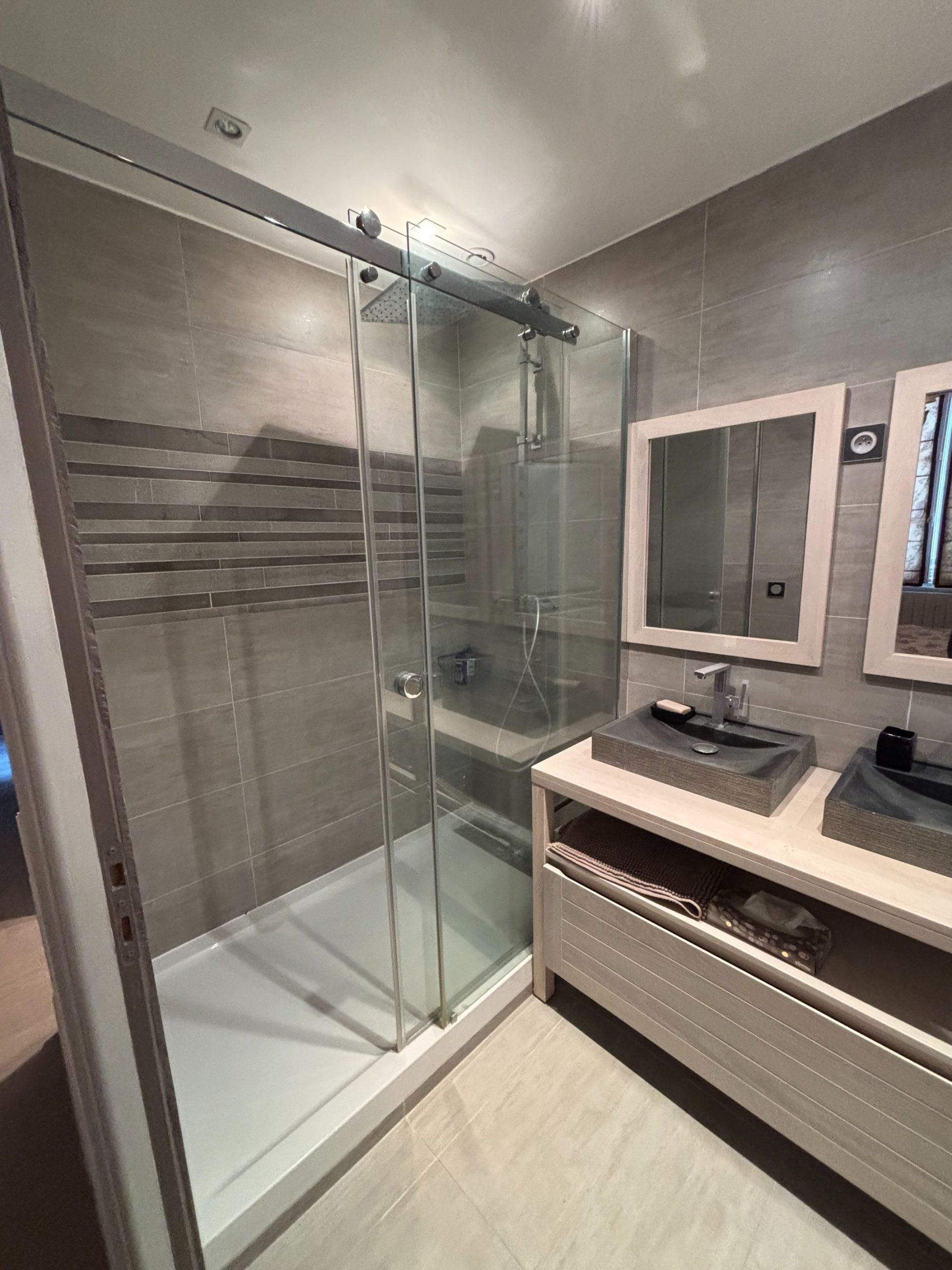 luxury apartment 5 Rooms for sale on DEAUVILLE (14800)