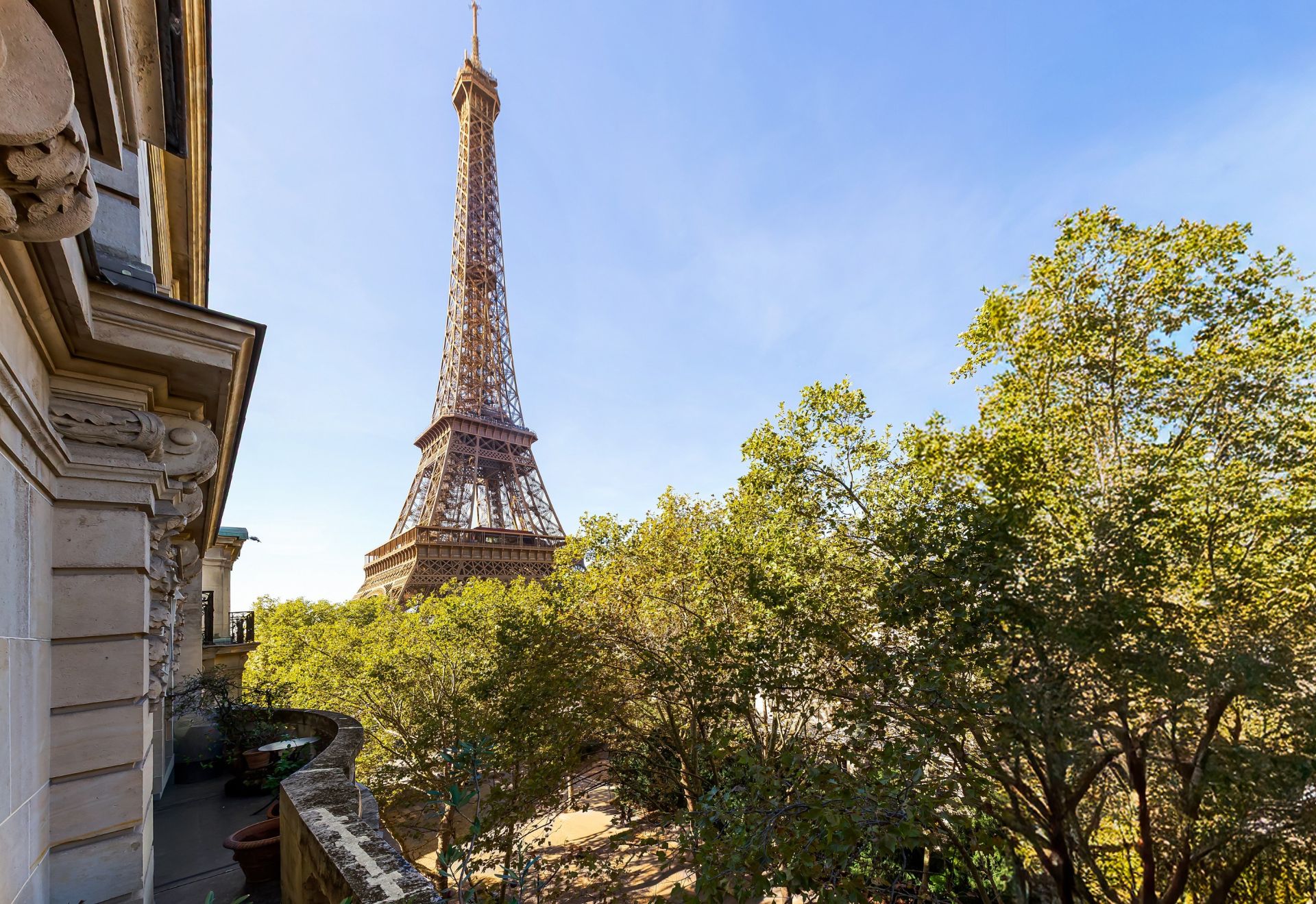 luxury apartment 5 Rooms for sale on PARIS (75007)
