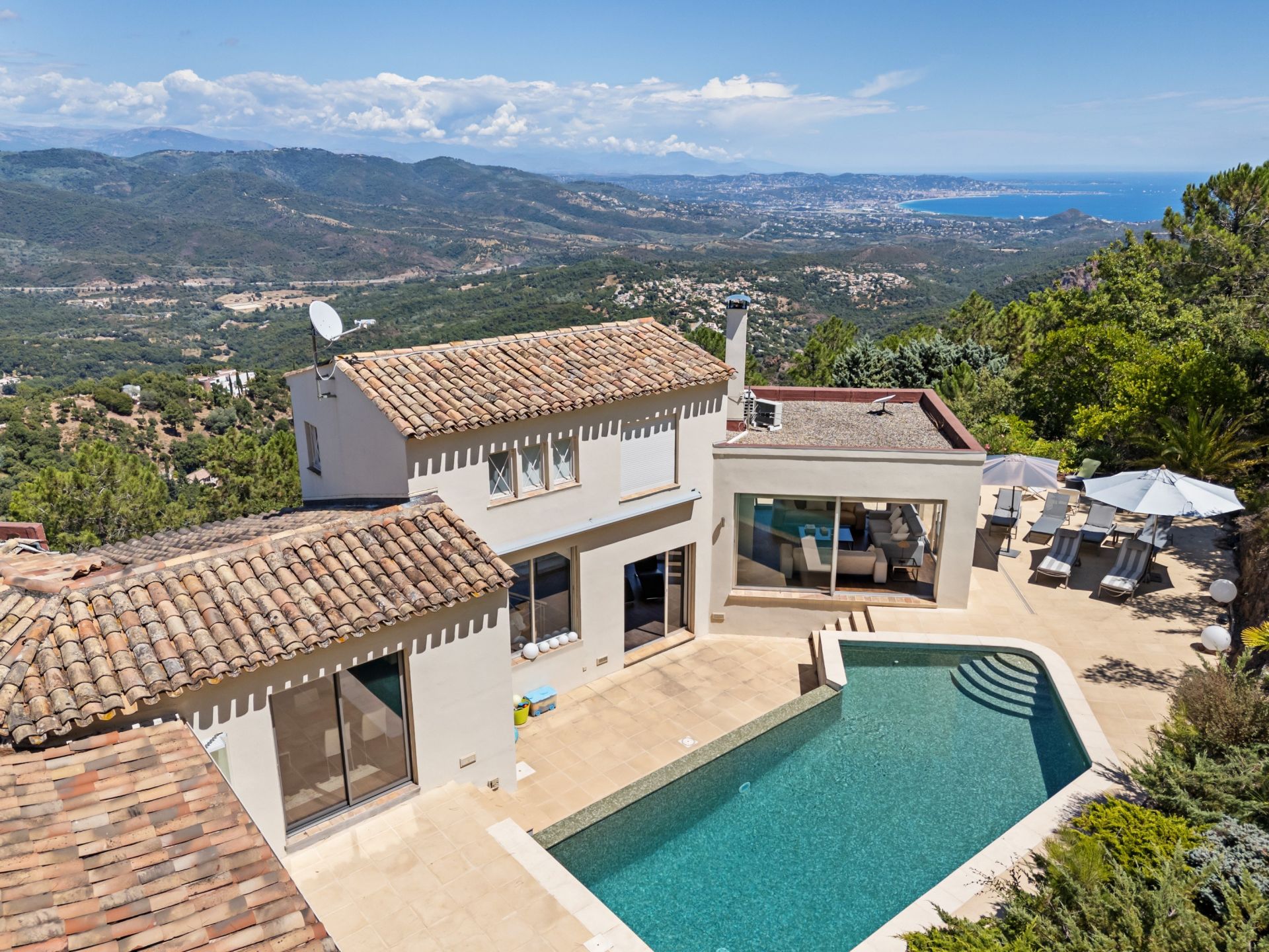 villa de luxe 7 Pièces en vente sur LES ADRETS DE L ESTEREL (83600)