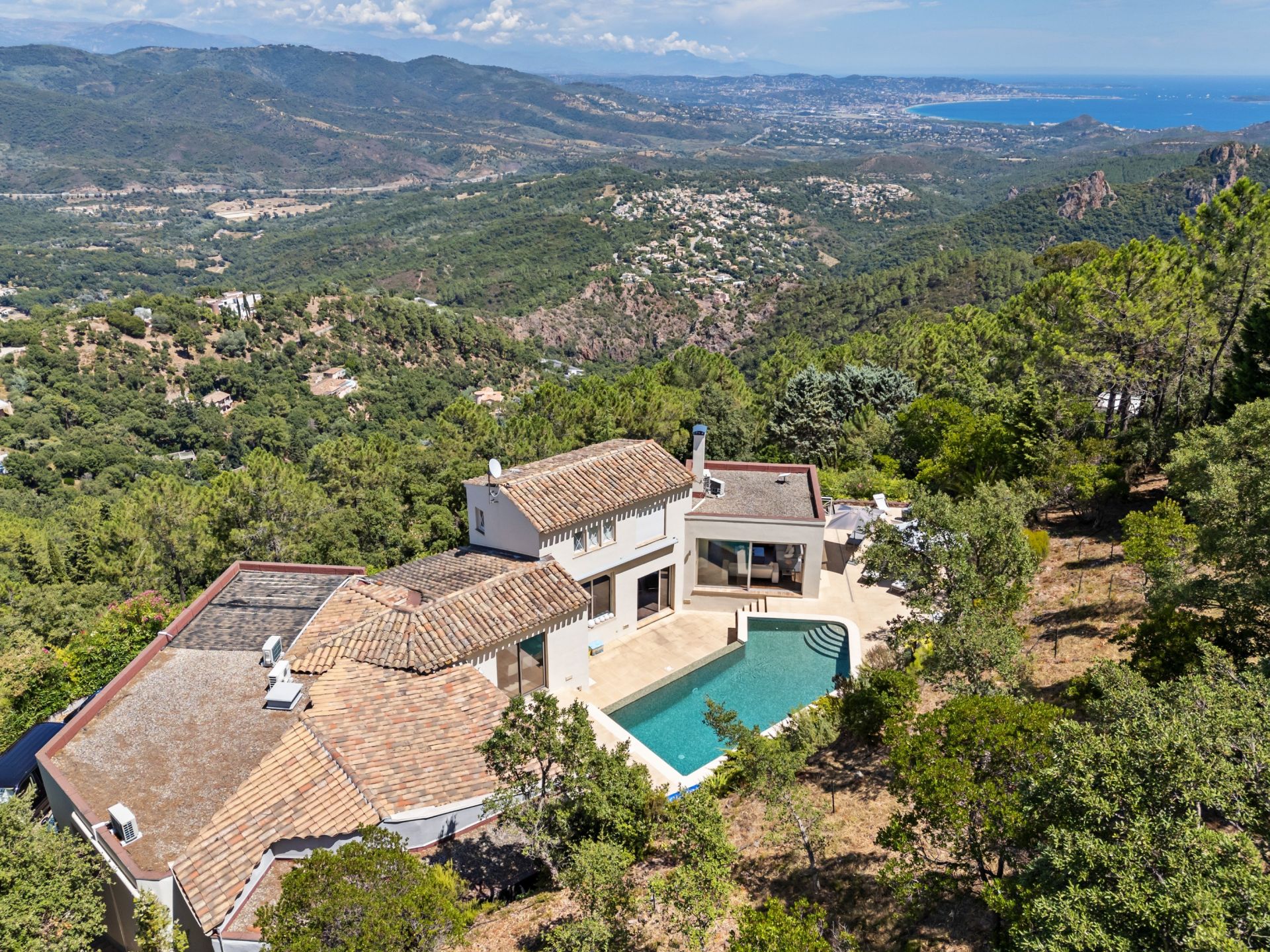 villa de luxe 7 Pièces en vente sur LES ADRETS DE L ESTEREL (83600)