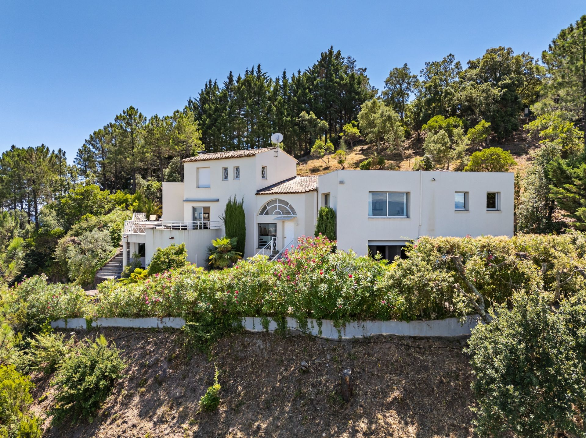 villa de luxe 7 Pièces en vente sur LES ADRETS DE L ESTEREL (83600)