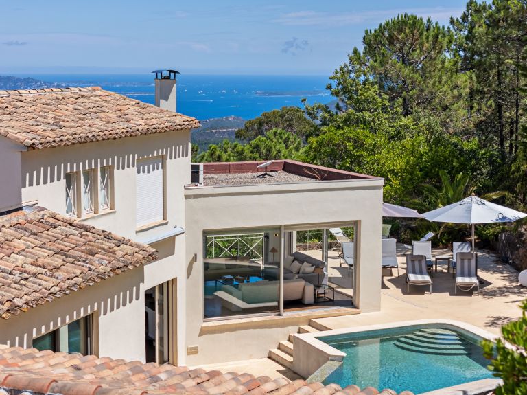 villa de luxe 7 Pièces en vente sur LES ADRETS DE L ESTEREL (83600)