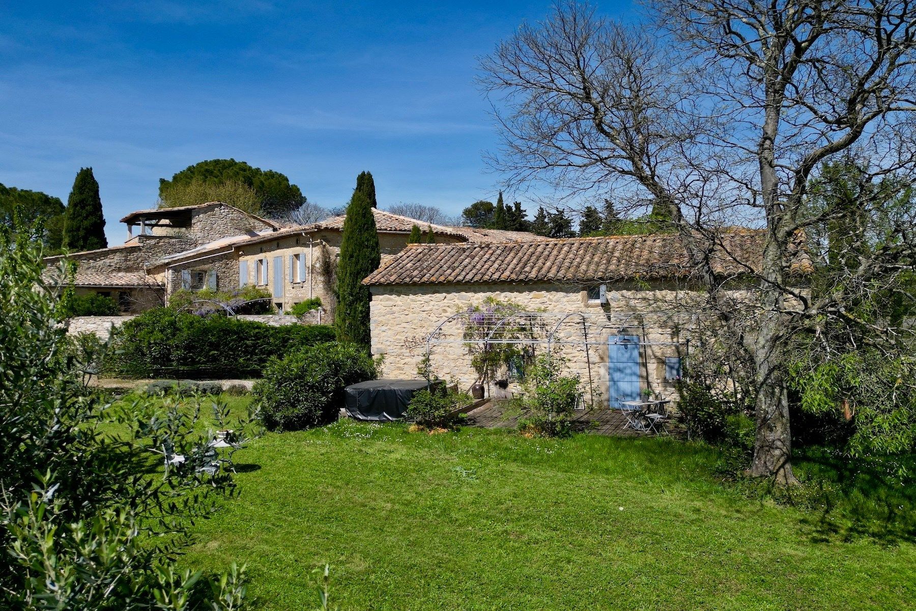 luxury house 7 Rooms for sale on UZES (30700)