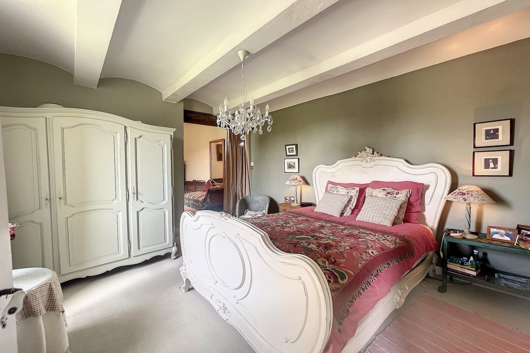 luxury house 7 Rooms for sale on UZES (30700)