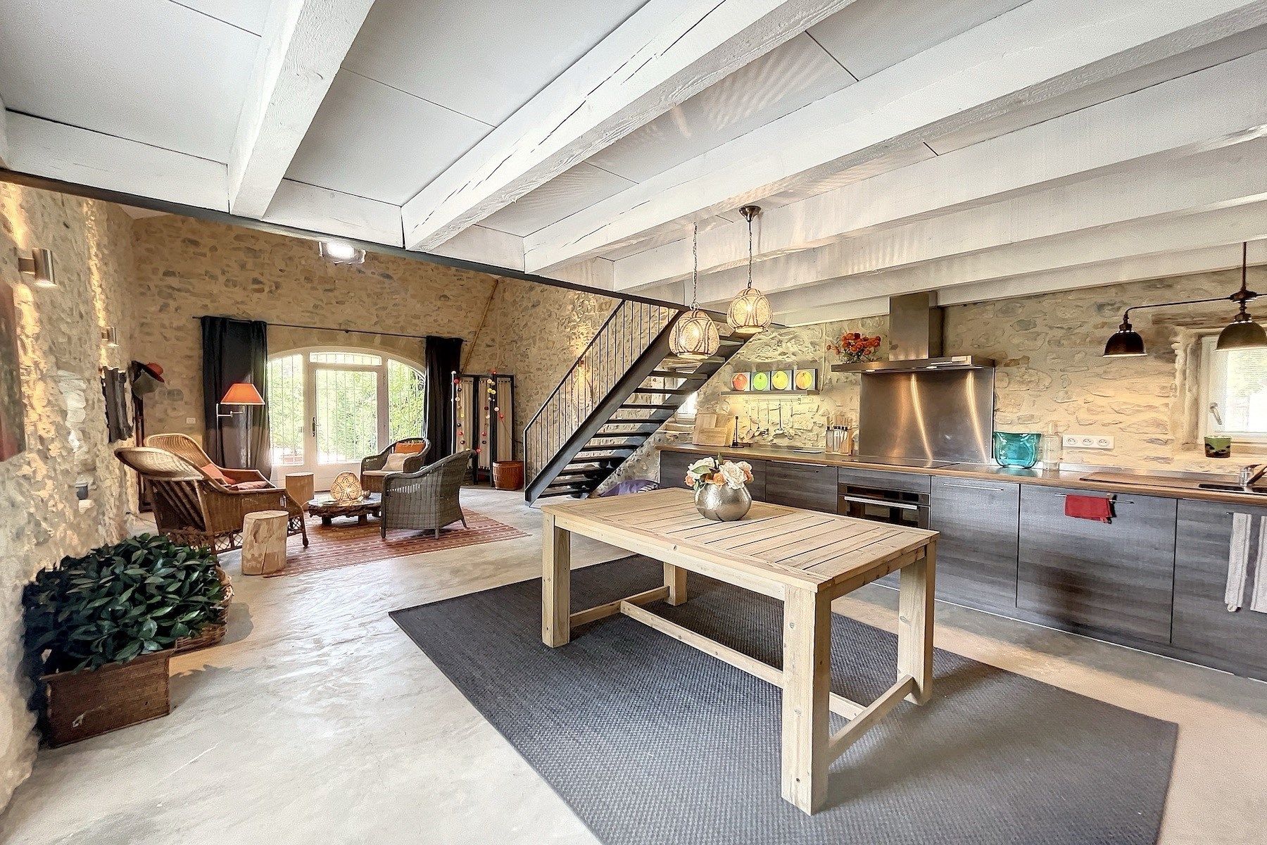 luxury house 7 Rooms for sale on UZES (30700)