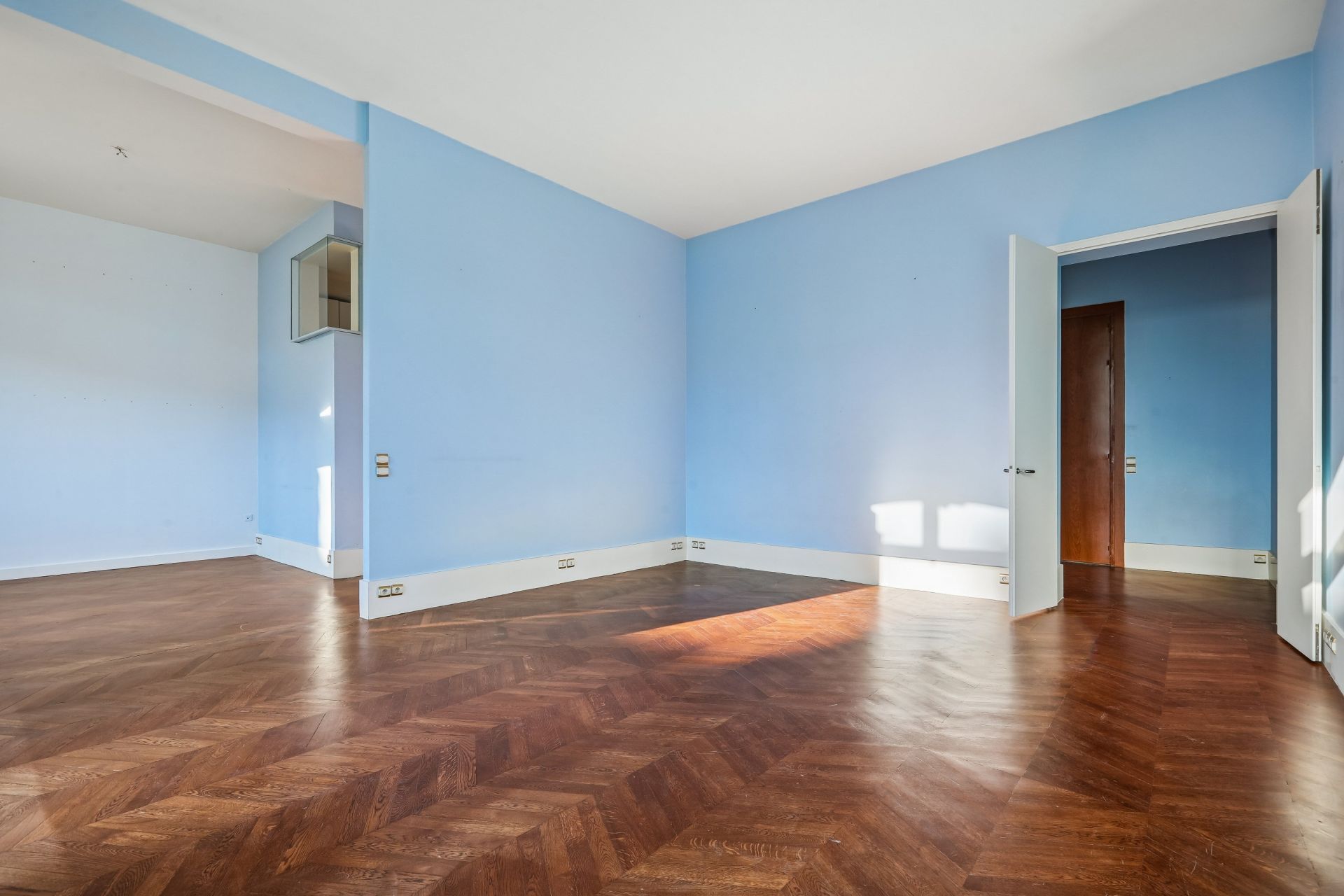 luxury apartment 5 Rooms for sale on PARIS (75017)