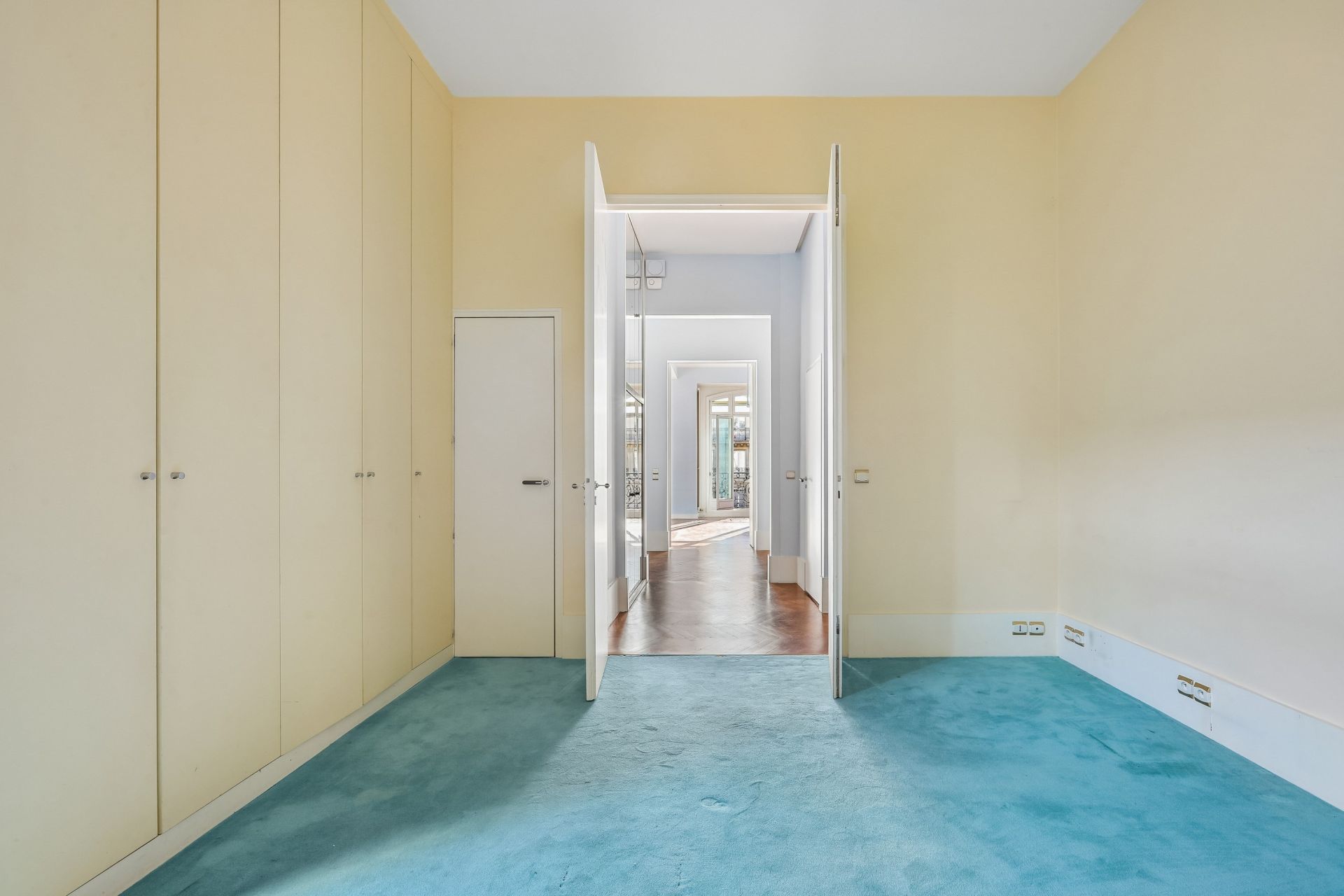 luxury apartment 5 Rooms for sale on PARIS (75017)