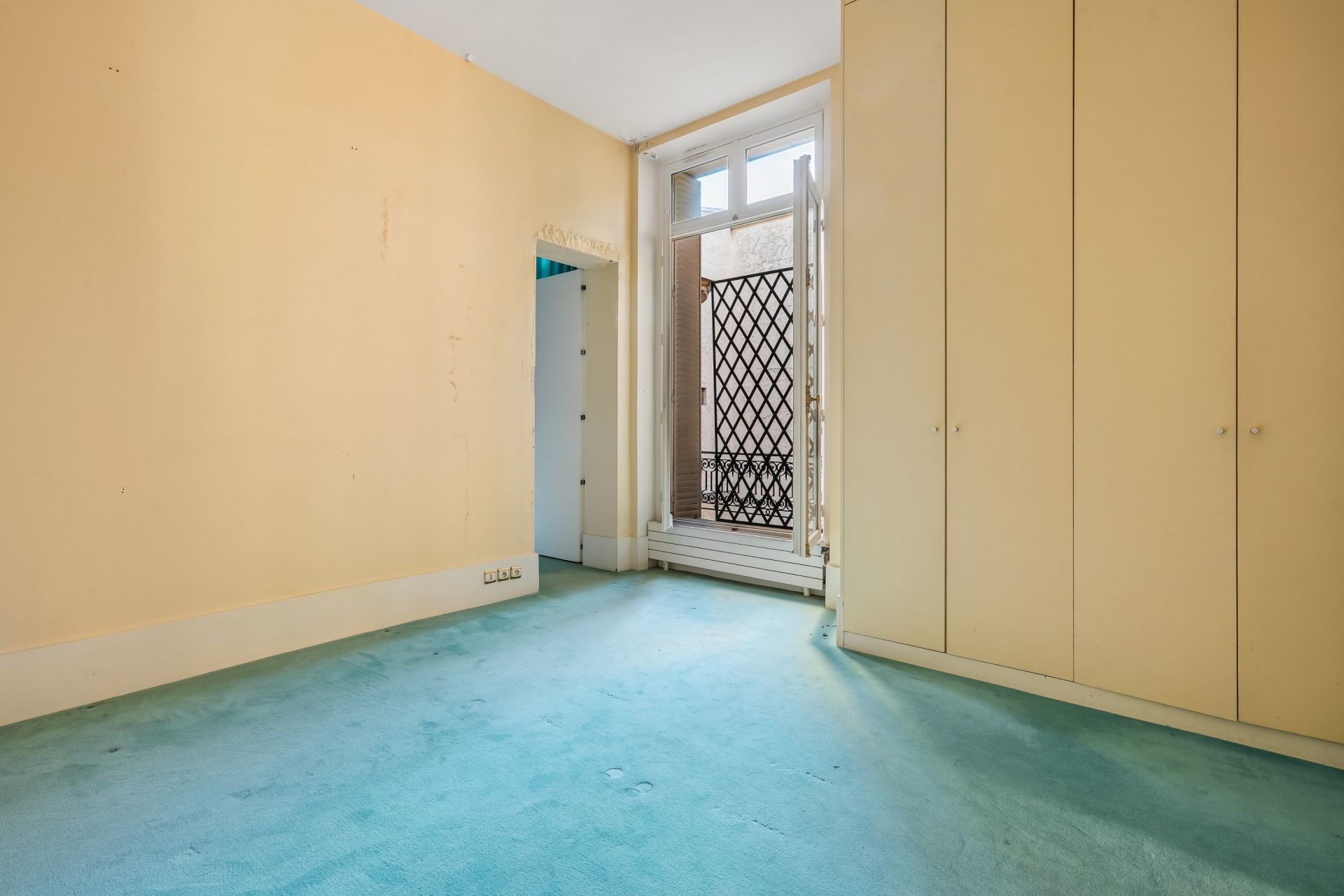 luxury apartment 5 Rooms for sale on PARIS (75017)