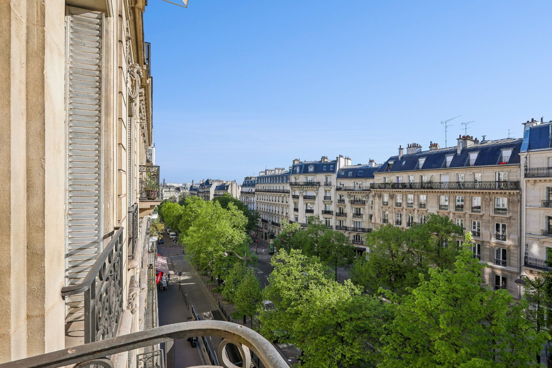 luxury apartment 5 Rooms for sale on PARIS (75017)