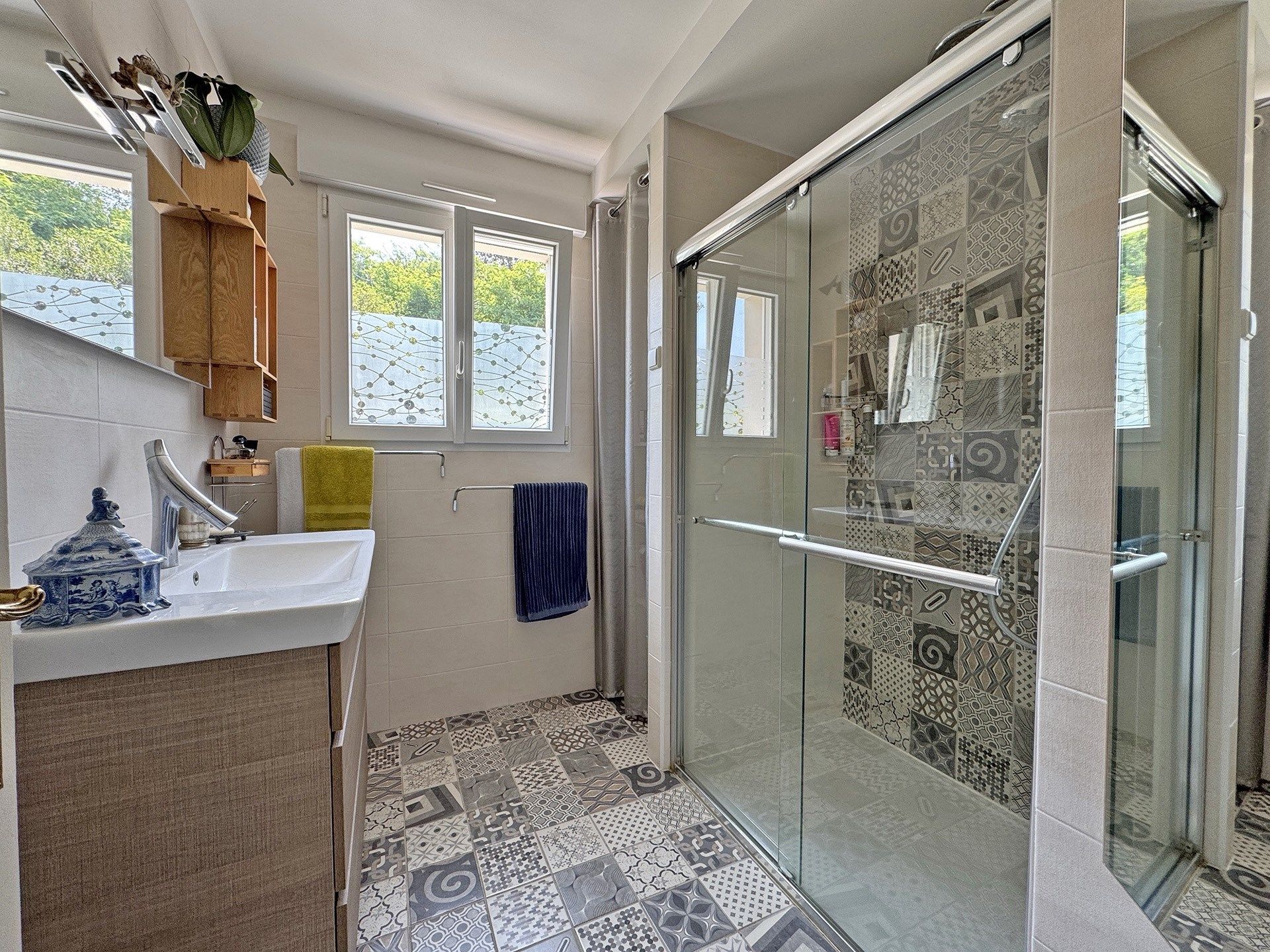 luxury house 7 Rooms for sale on KERLAZ (29100)