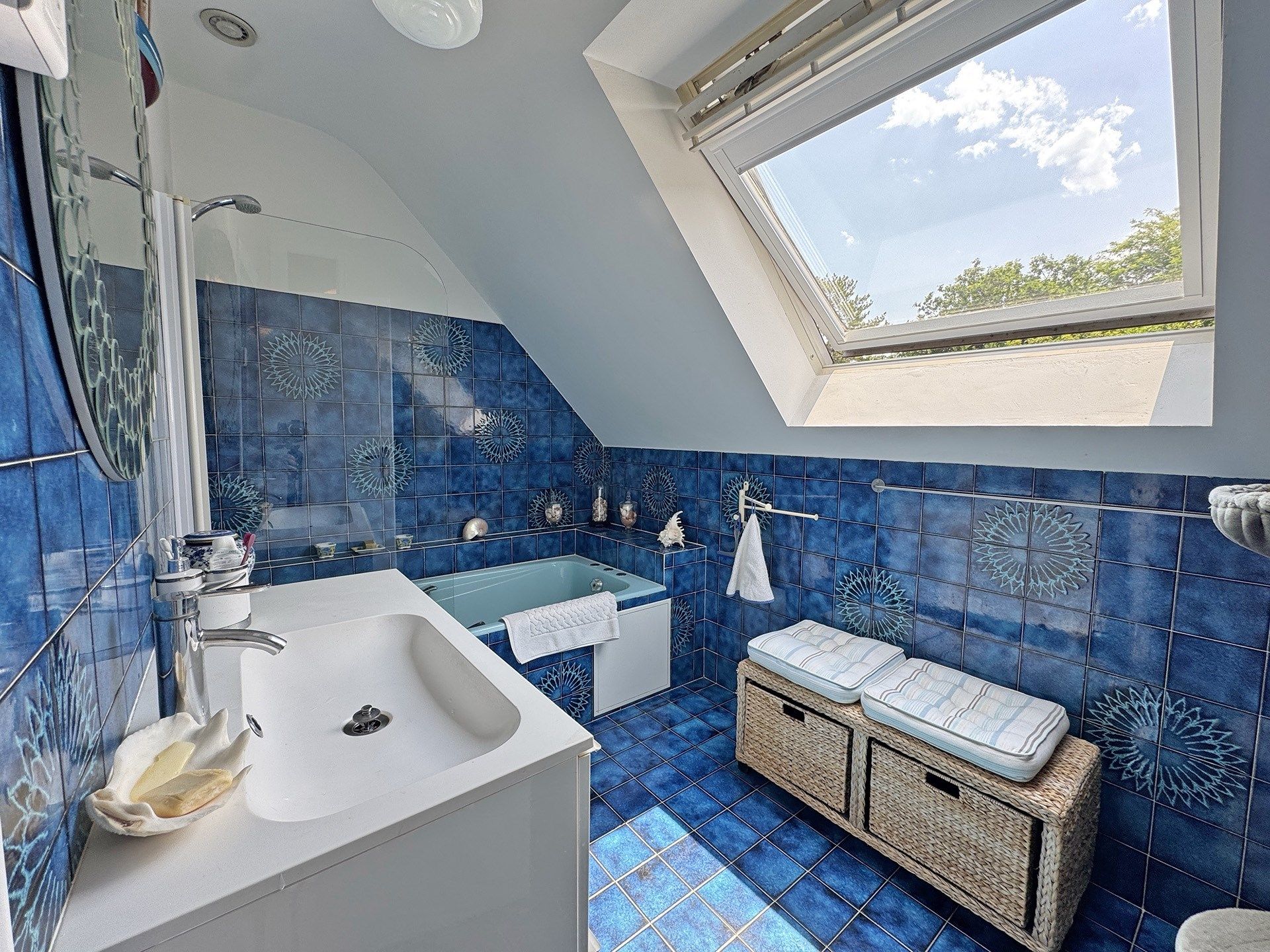 luxury house 7 Rooms for sale on KERLAZ (29100)