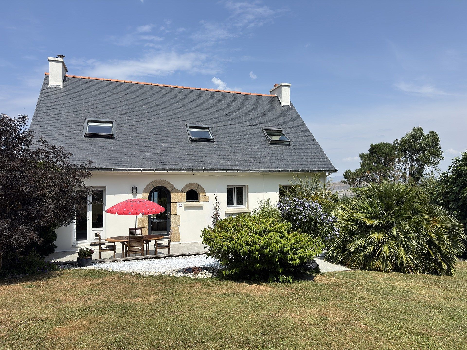 luxury house 7 Rooms for sale on KERLAZ (29100)
