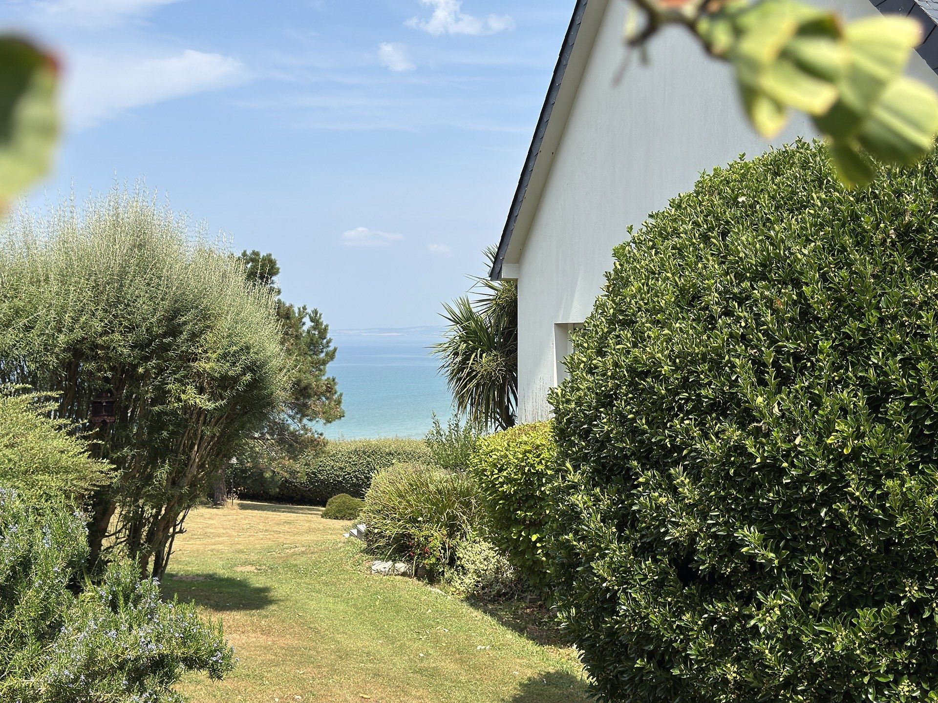 luxury house 7 Rooms for sale on KERLAZ (29100)