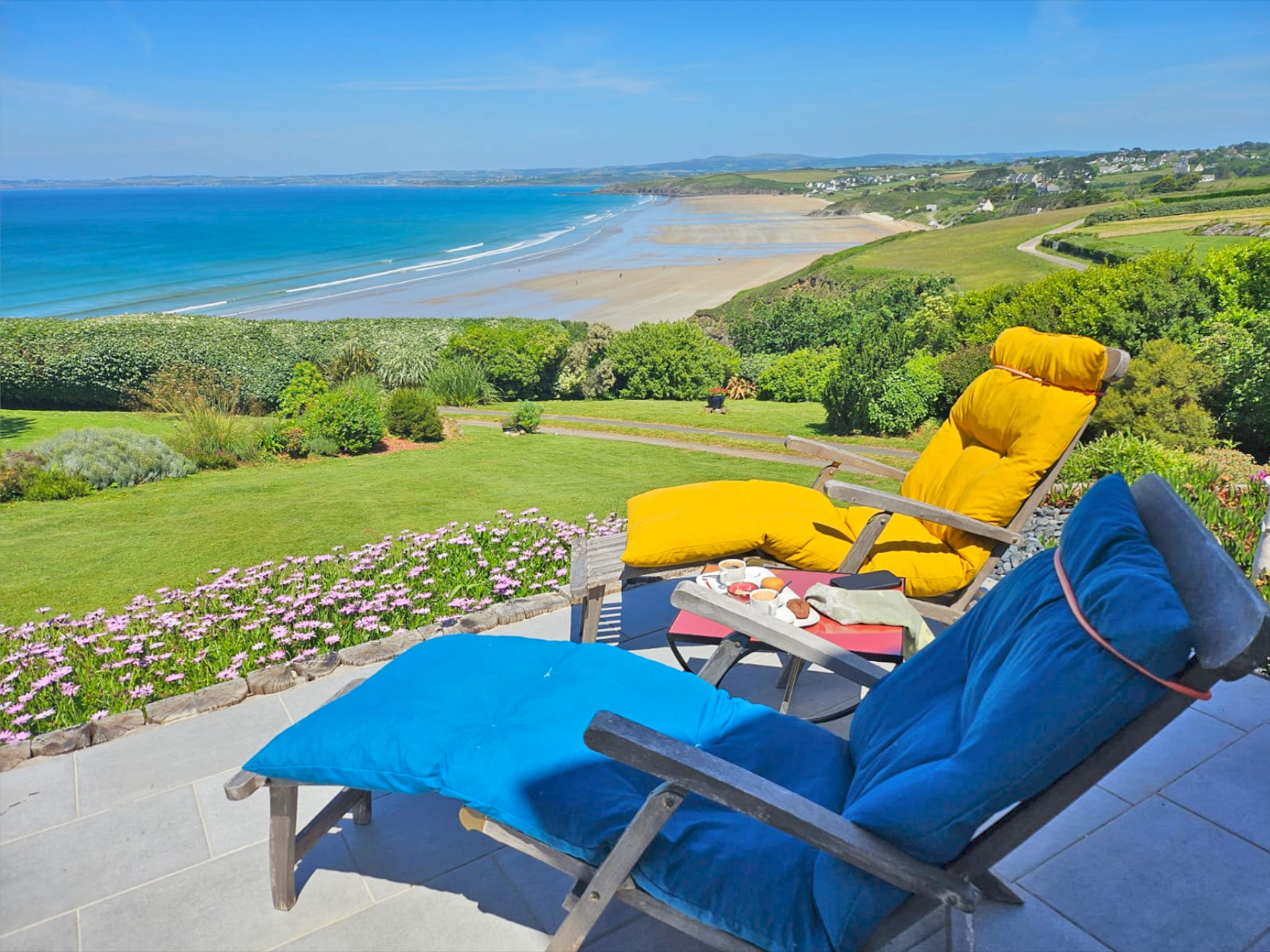 luxury house 7 Rooms for sale on KERLAZ (29100)