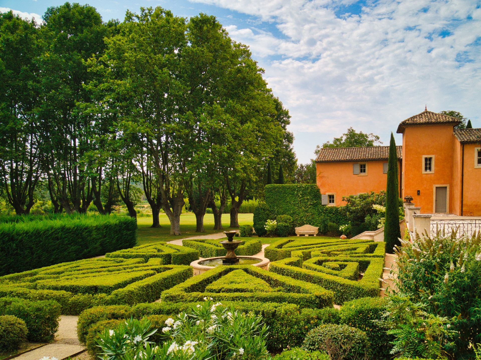 propriété de luxe 20 Pièces en location saisonnière sur LAMBESC (13410)