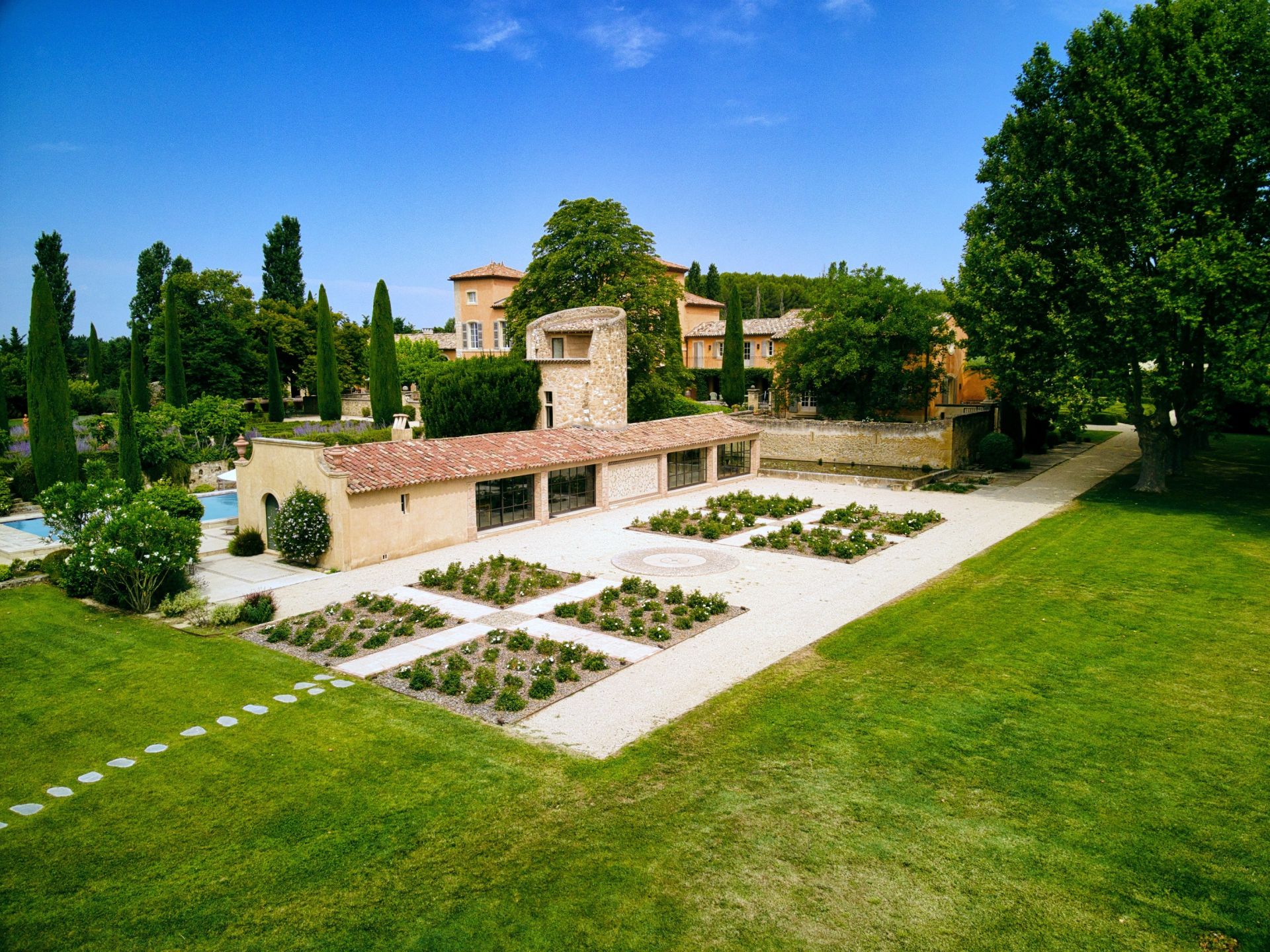 propriété de luxe 20 Pièces en location saisonnière sur LAMBESC (13410)