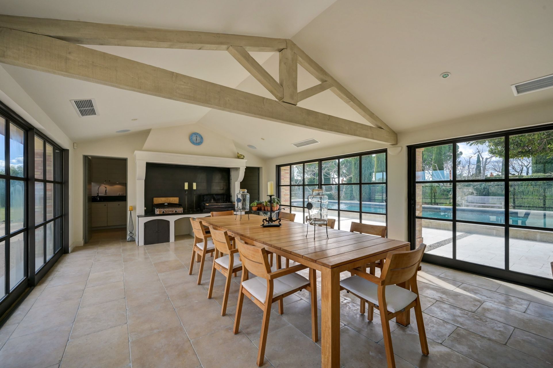 propriété de luxe 20 Pièces en location saisonnière sur LAMBESC (13410)