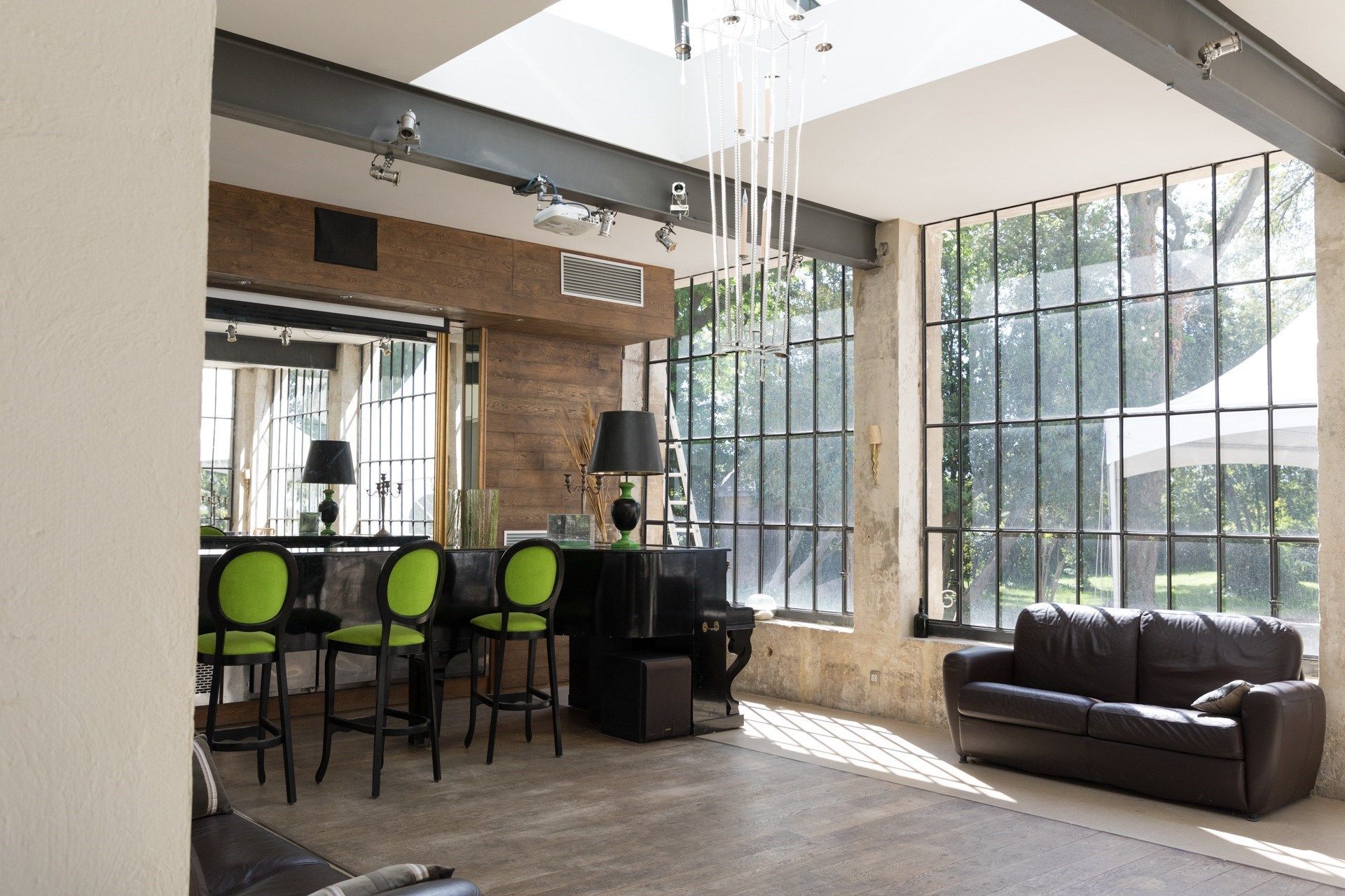 luxury property 35 Rooms for sale on NIMES (30000)