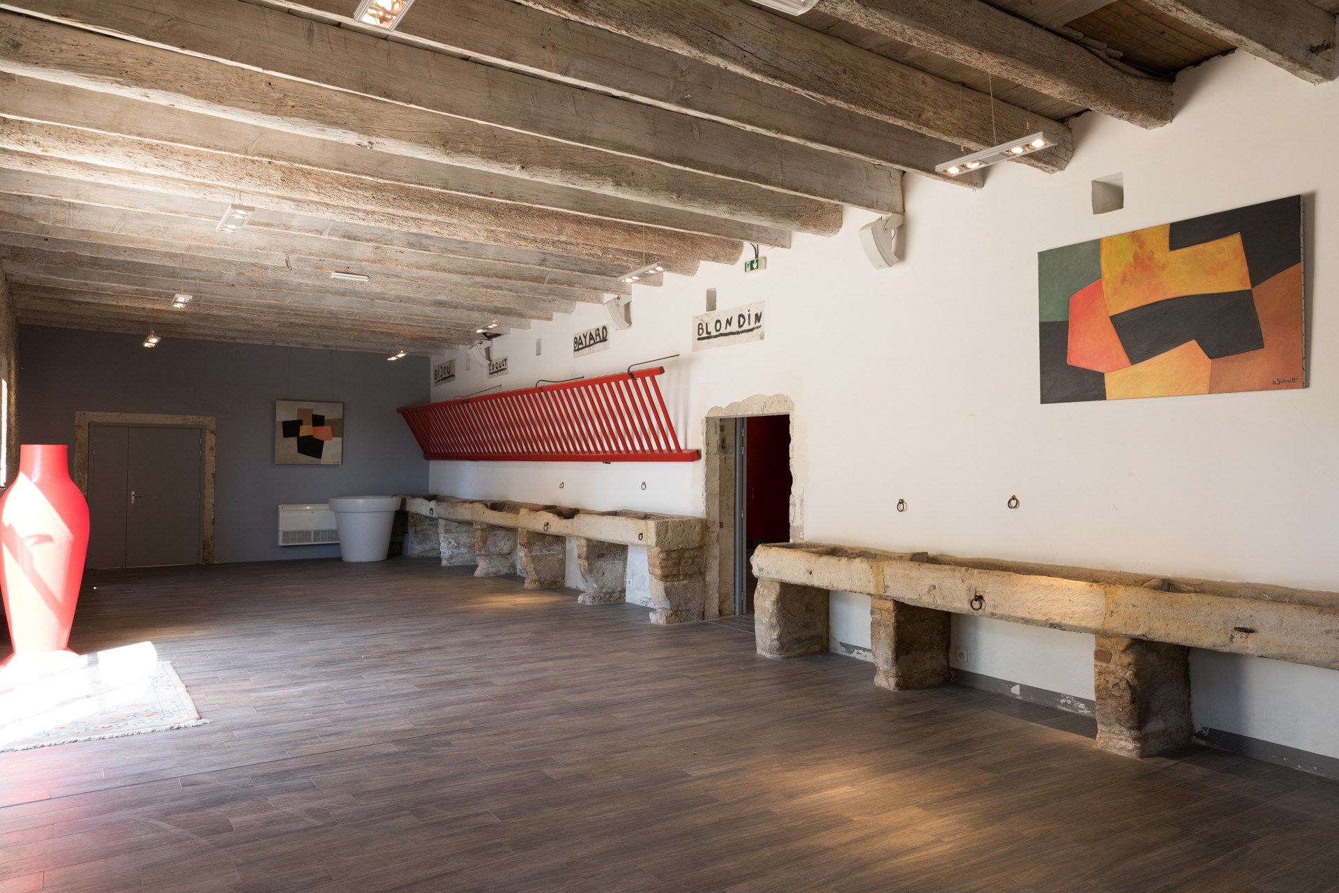 luxury property 35 Rooms for sale on NIMES (30000)