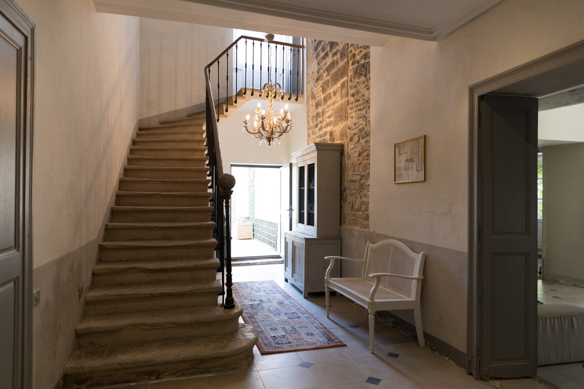 luxury property 35 Rooms for sale on NIMES (30000)