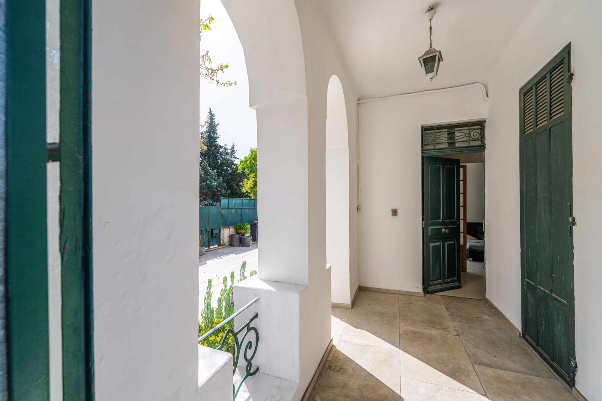 luxury house 6 Rooms for sale on MARSEILLE (13012)