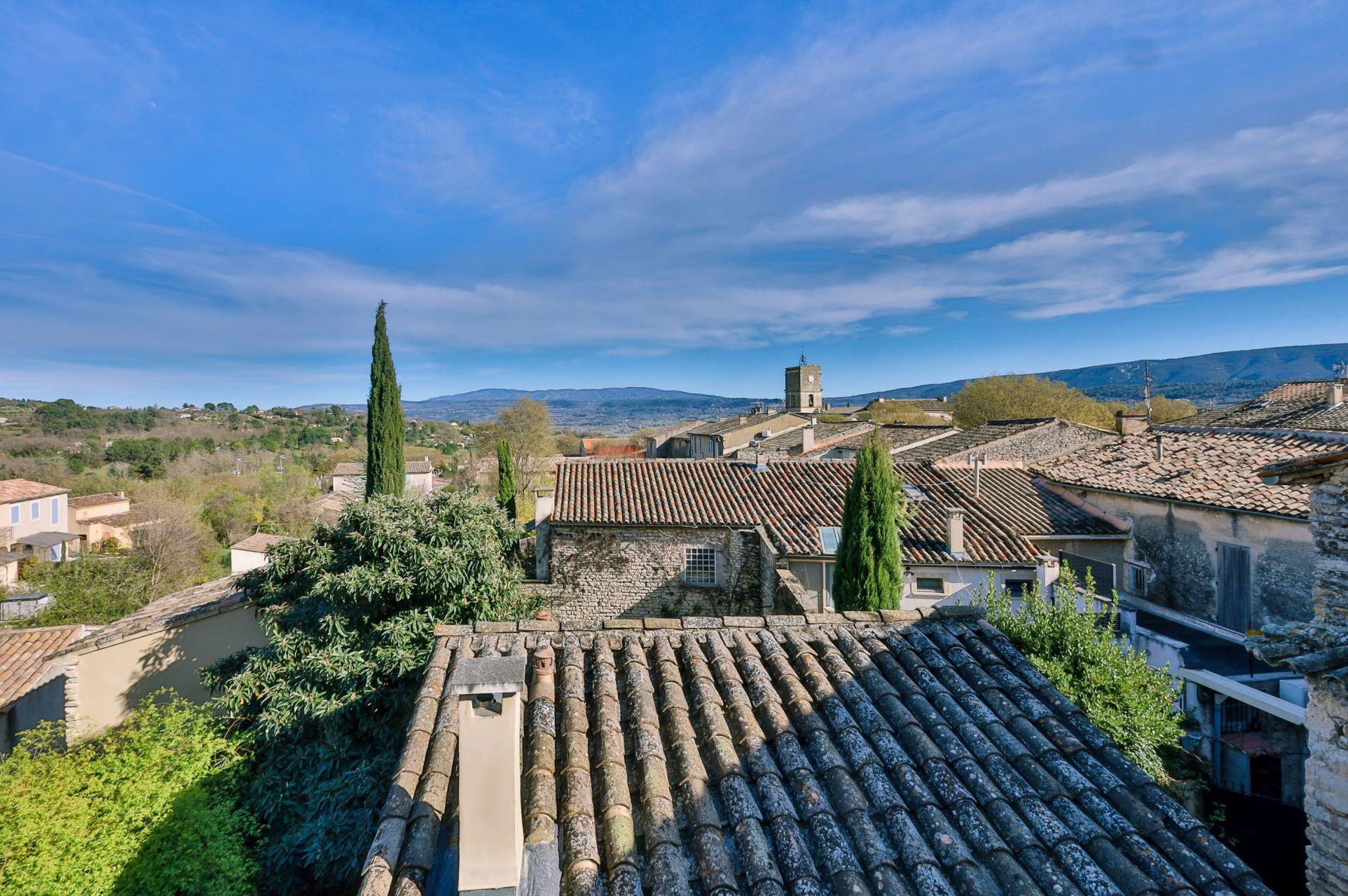 luxury house 6 Rooms for sale on GOULT (84220)