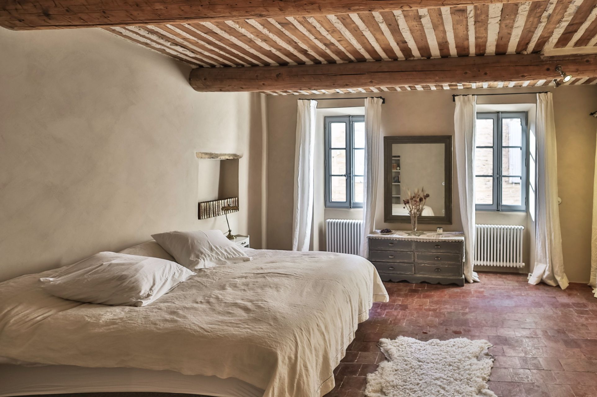 luxury house 6 Rooms for sale on GOULT (84220)
