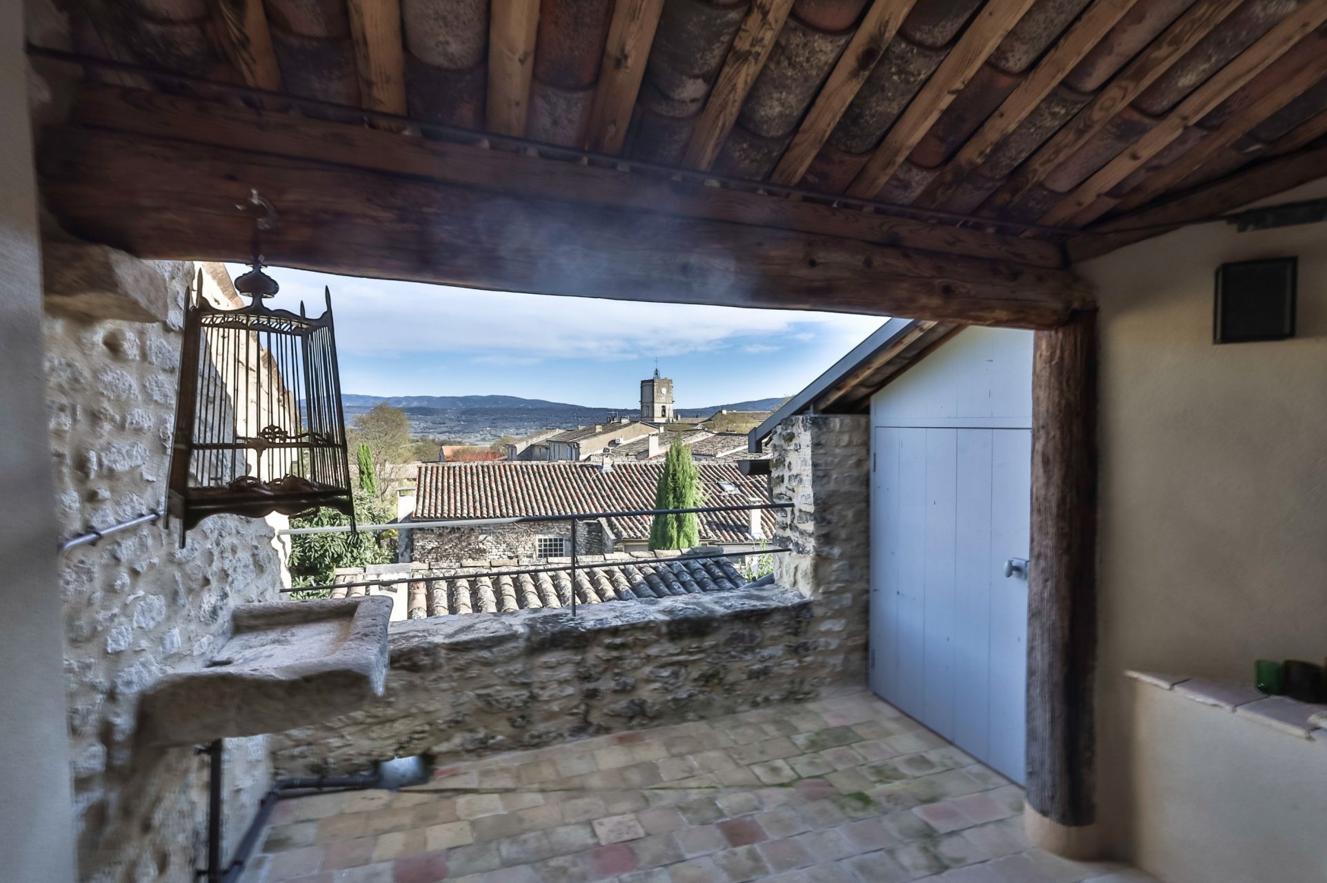 luxury house 6 Rooms for sale on GOULT (84220)