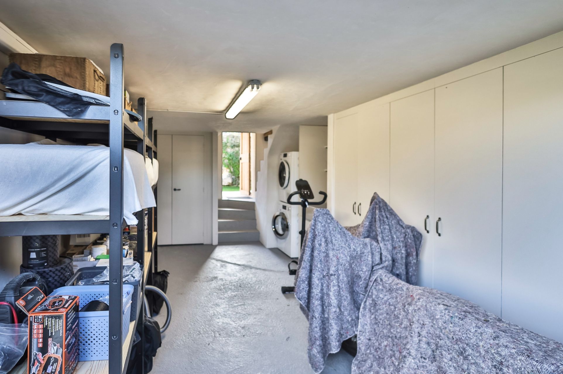 luxury house 6 Rooms for sale on GOULT (84220)
