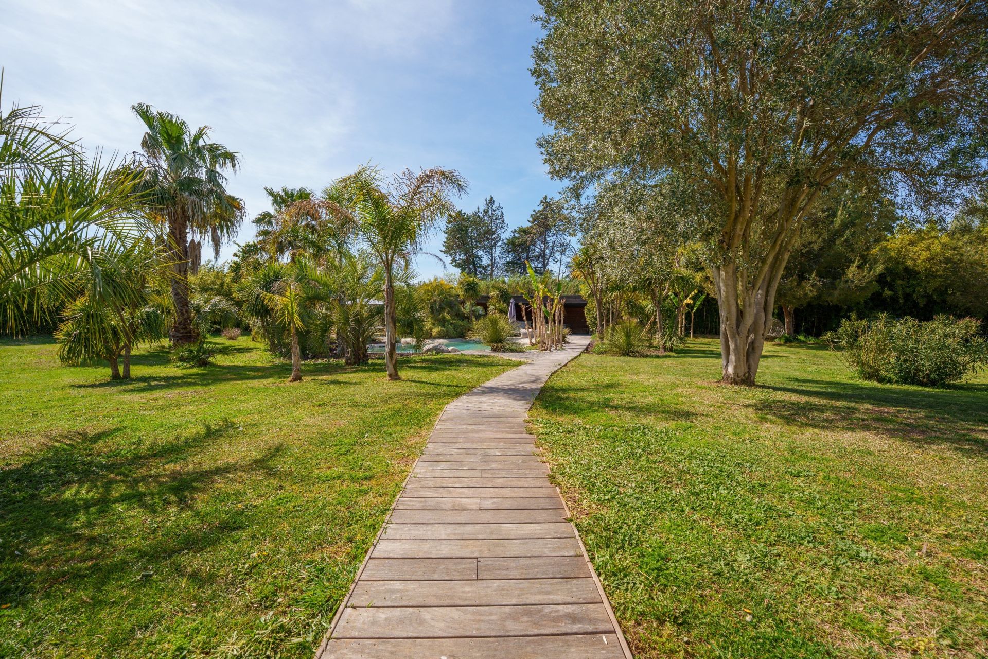 luxury house 6 Rooms for sale on LATTES (34970)