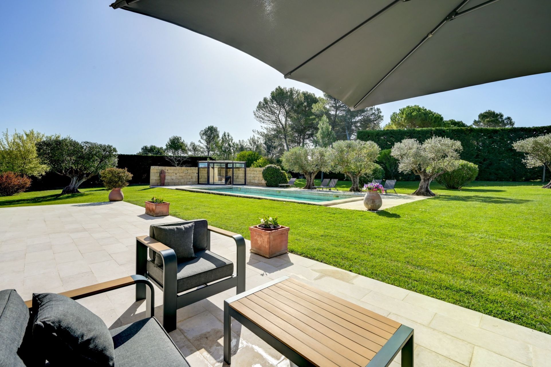 luxury house 8 Rooms for sale on AIX EN PROVENCE (13100)