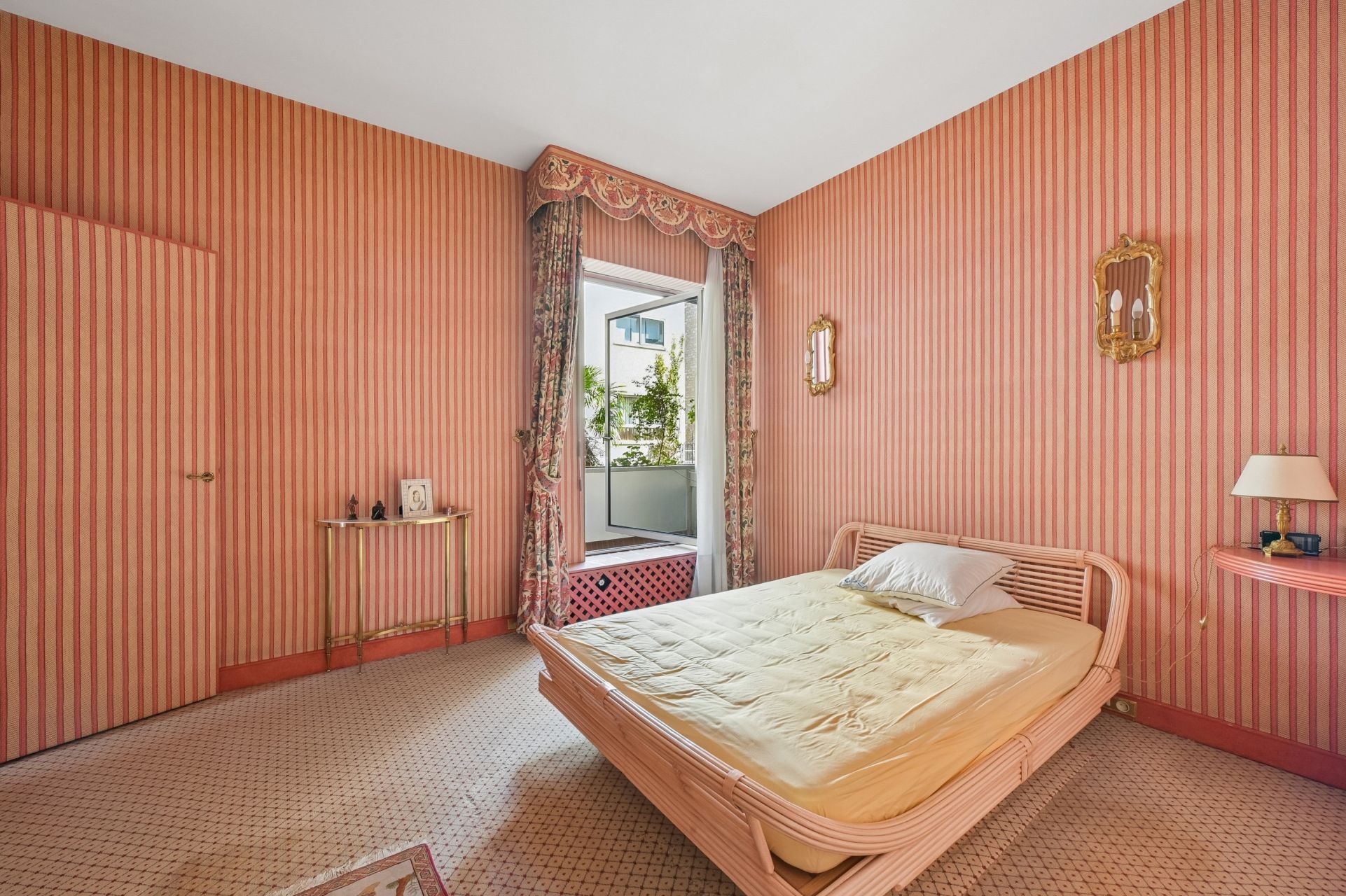 luxury apartment 4 Rooms for sale on PARIS (75007)