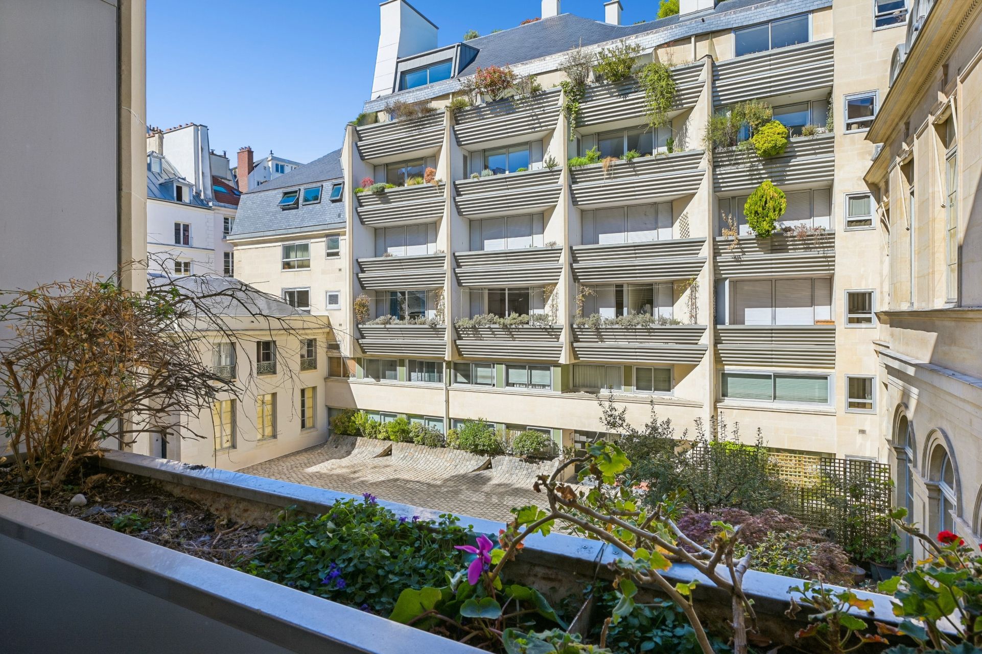 luxury apartment 4 Rooms for sale on PARIS (75007)