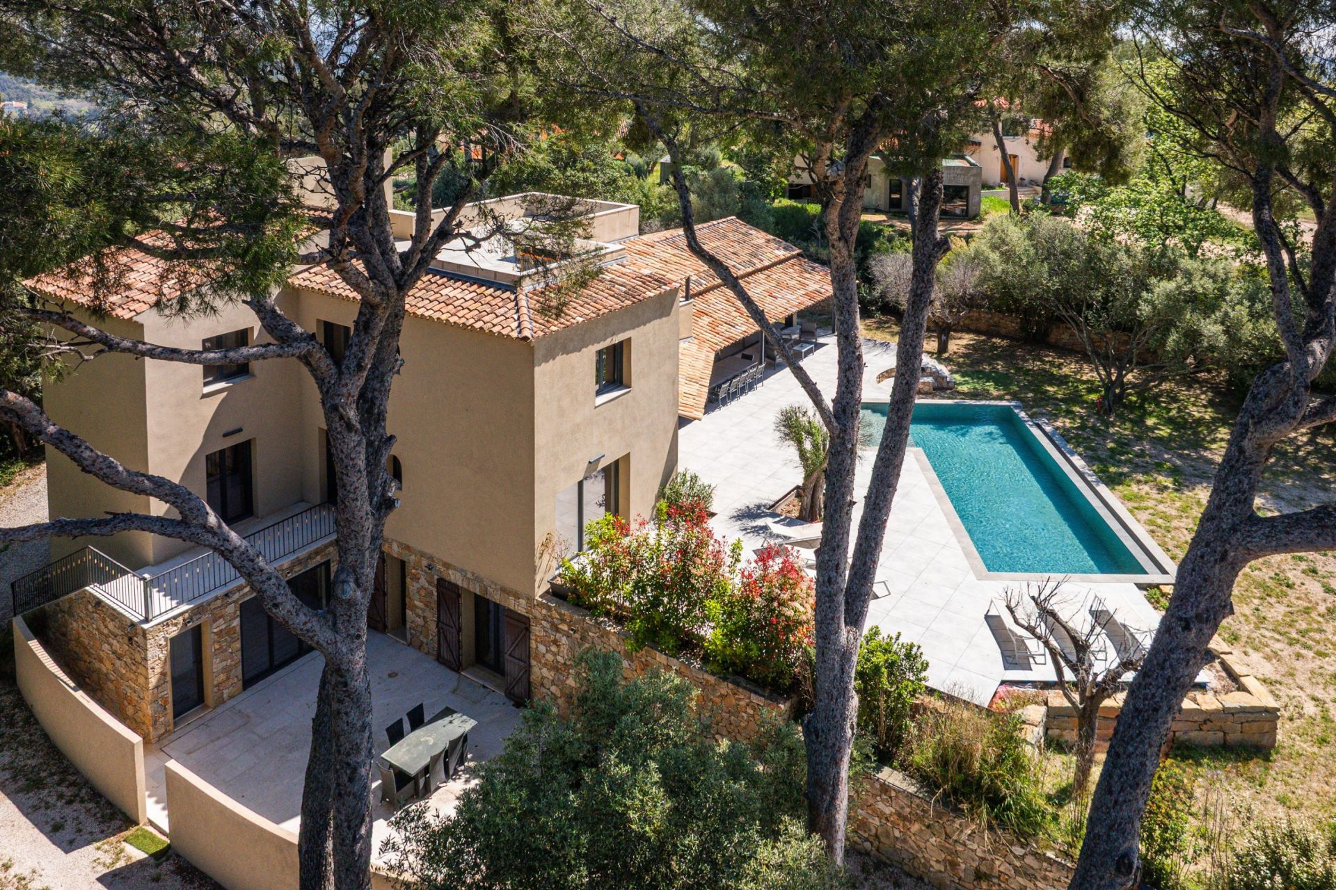 luxury house 10 Rooms for sale on OLLIOULES (83190)