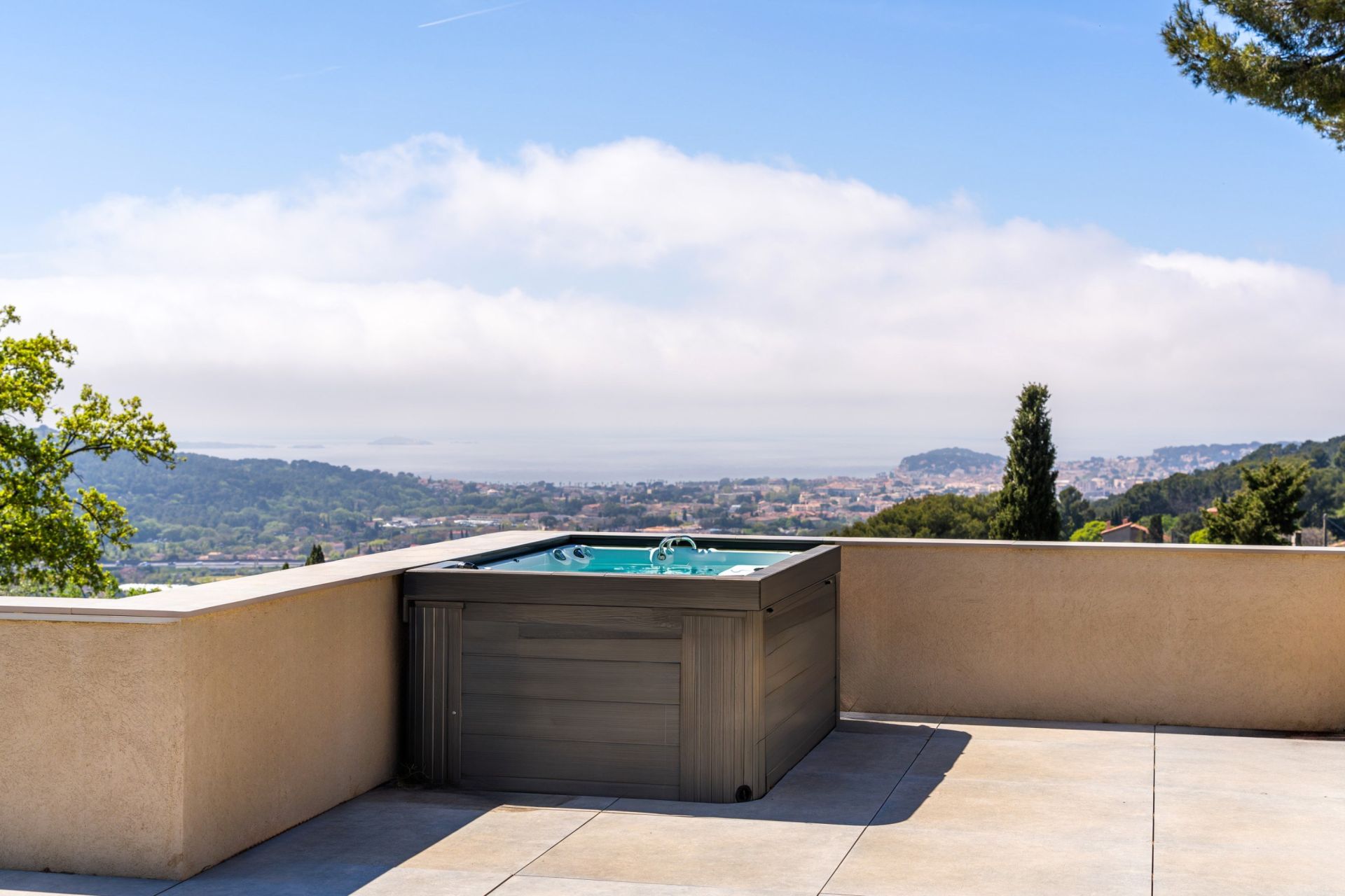 luxury house 10 Rooms for sale on OLLIOULES (83190)