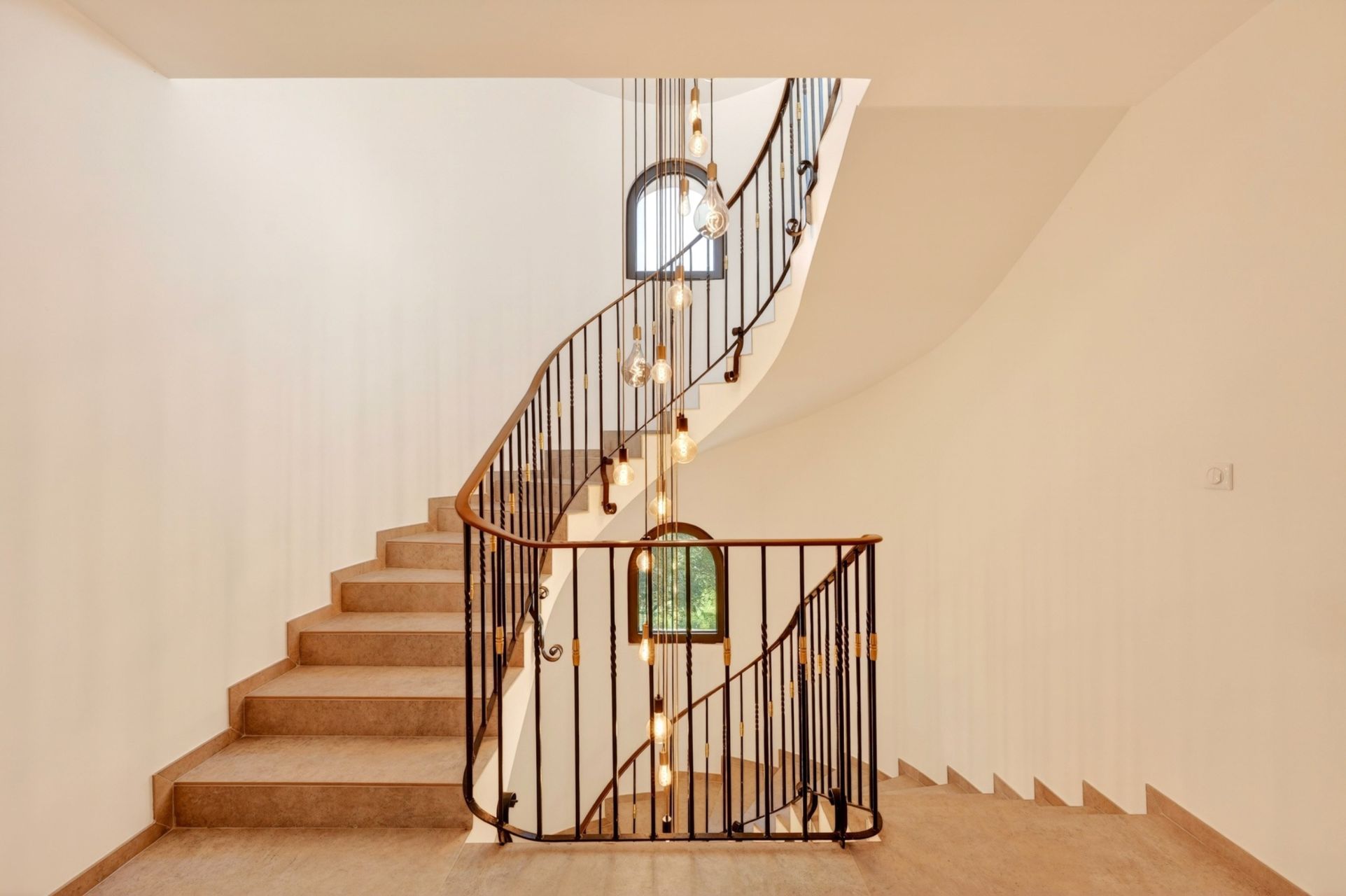 luxury house 10 Rooms for sale on OLLIOULES (83190)