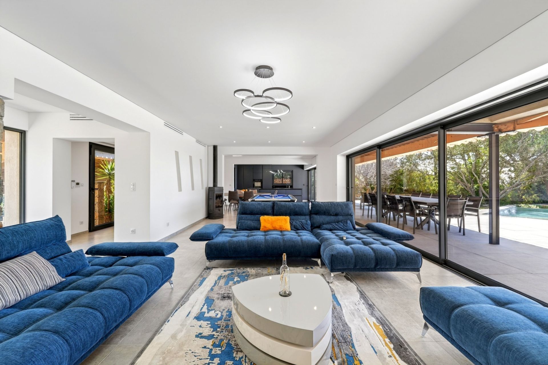 luxury house 10 Rooms for sale on OLLIOULES (83190)