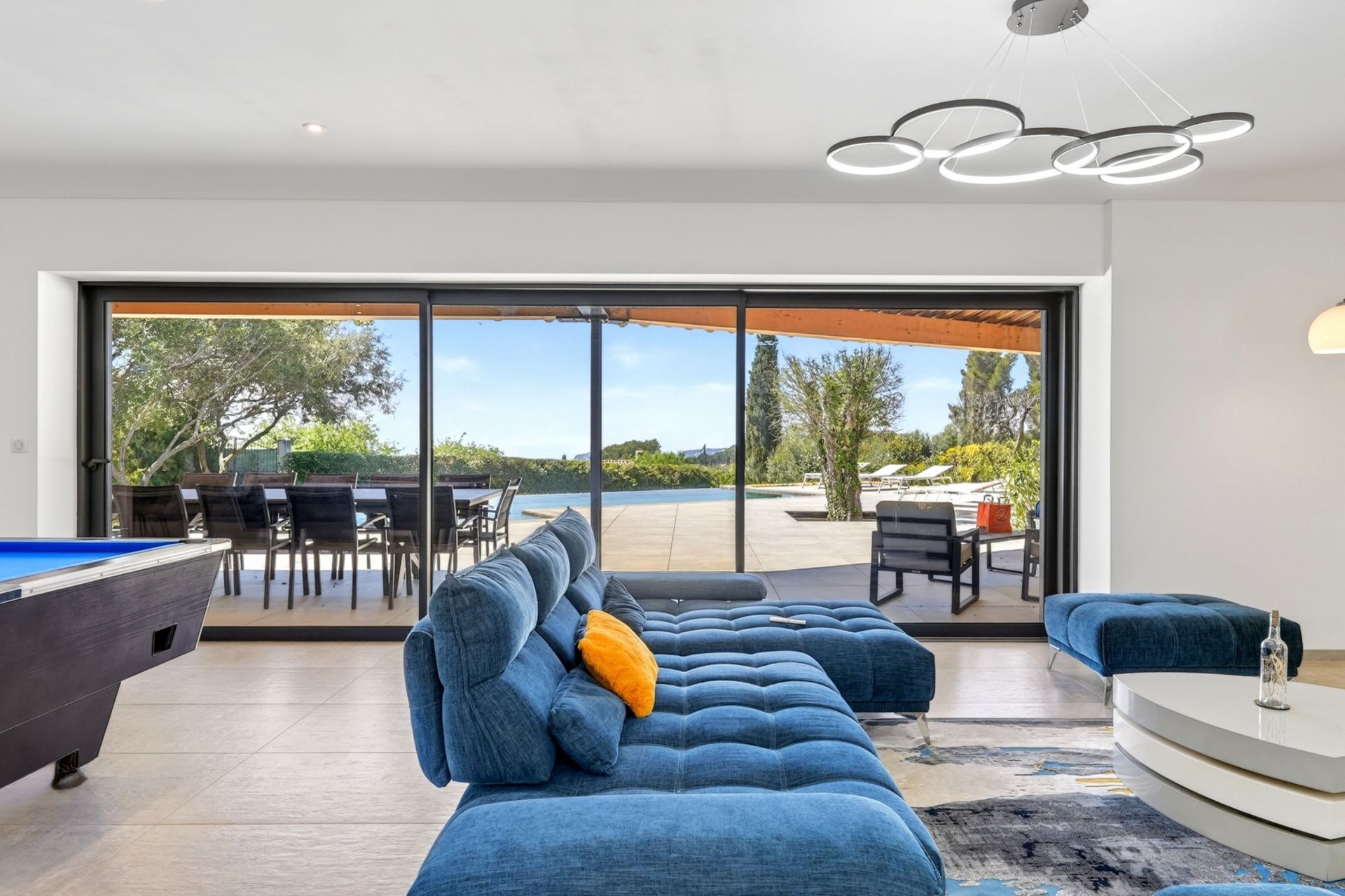 luxury house 10 Rooms for sale on OLLIOULES (83190)