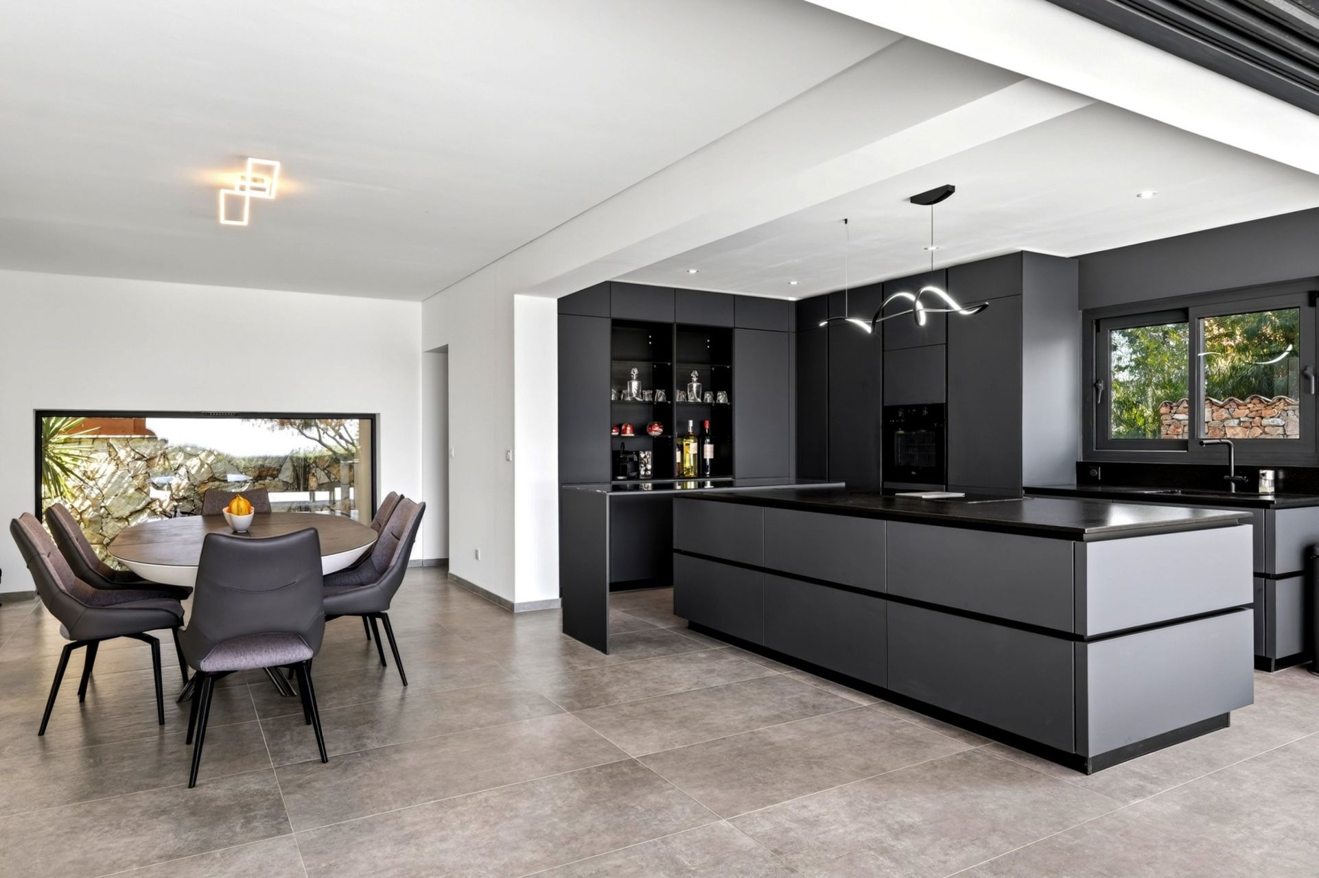 luxury house 10 Rooms for sale on OLLIOULES (83190)