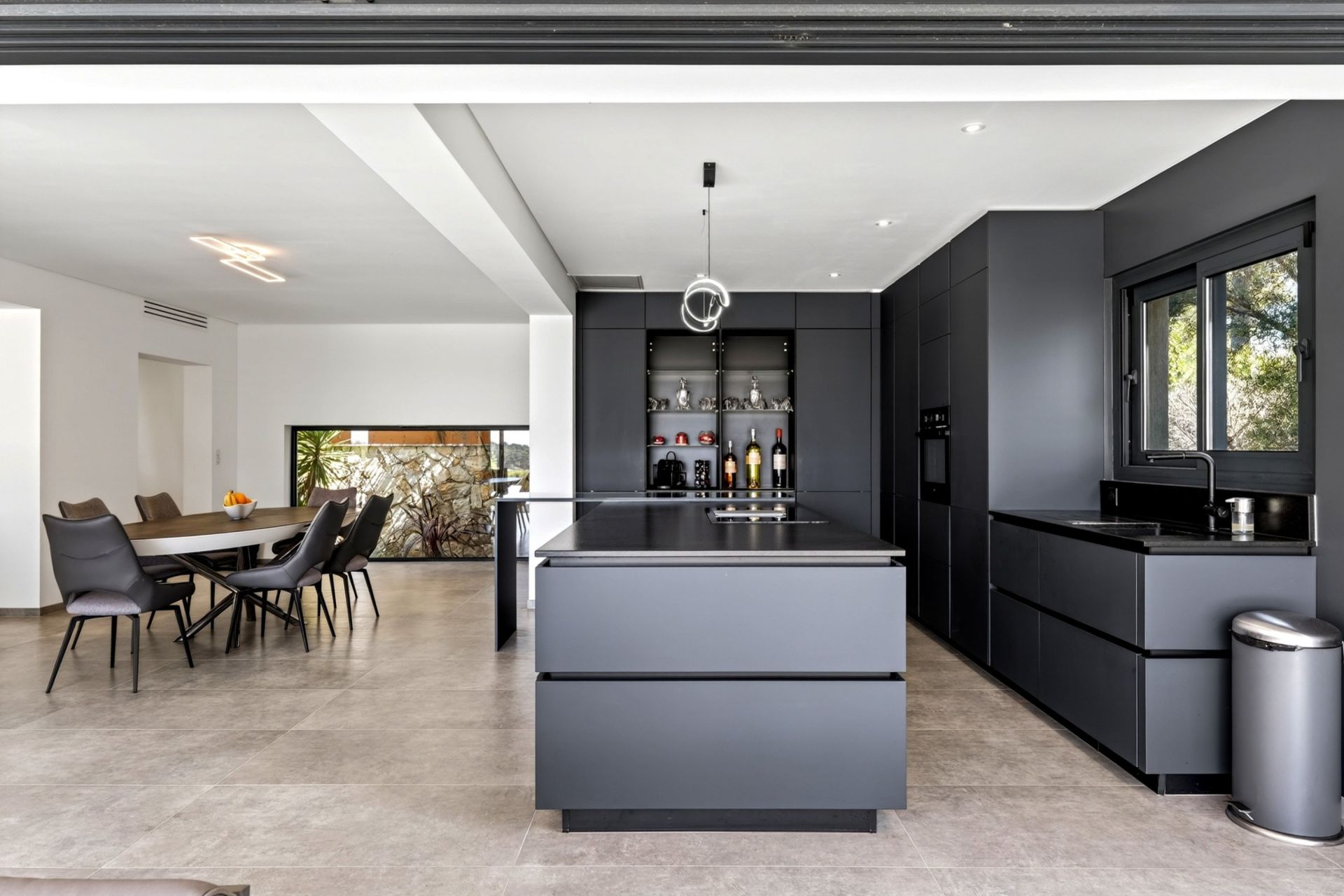 luxury house 10 Rooms for sale on OLLIOULES (83190)