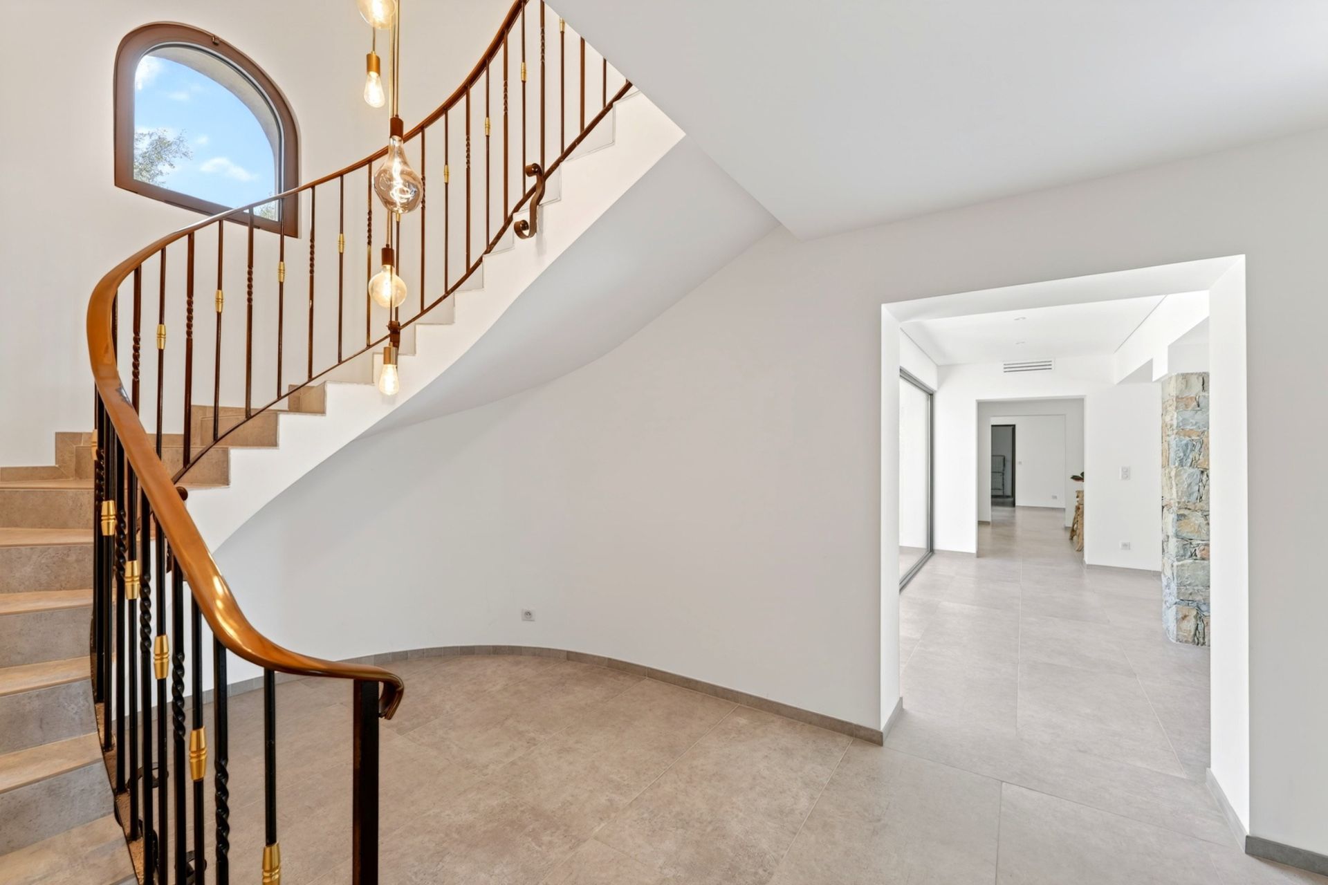 luxury house 10 Rooms for sale on OLLIOULES (83190)