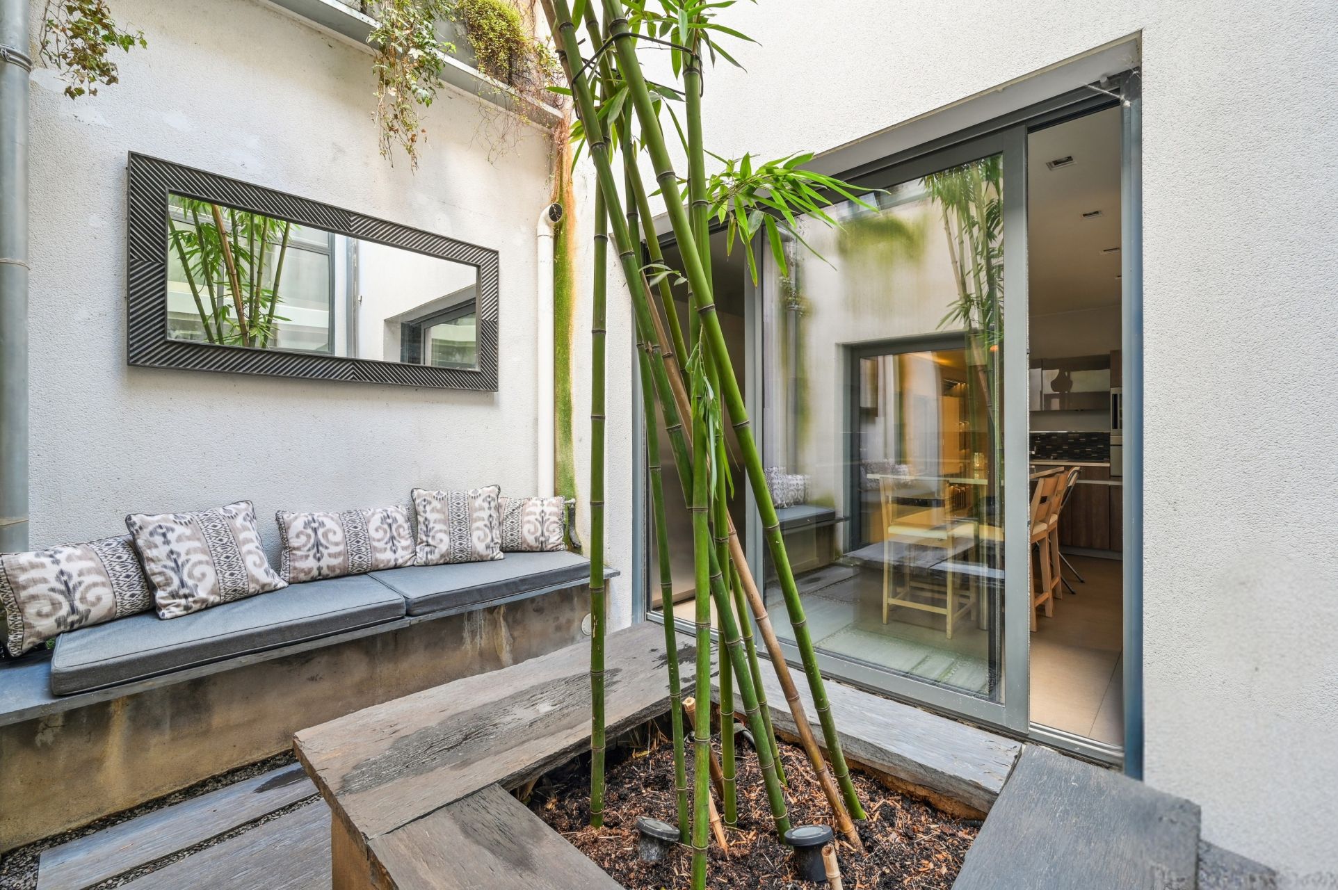 mansion (hôtel particulier) 7 Rooms for sale on PARIS (75015)