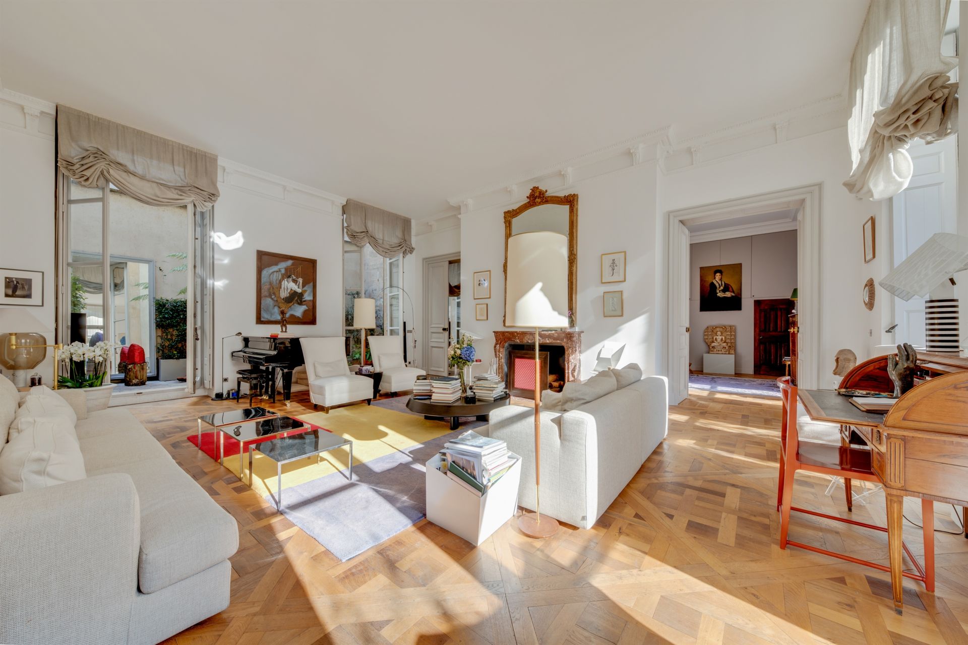 luxury apartment 6 Rooms for sale on PARIS (75004)