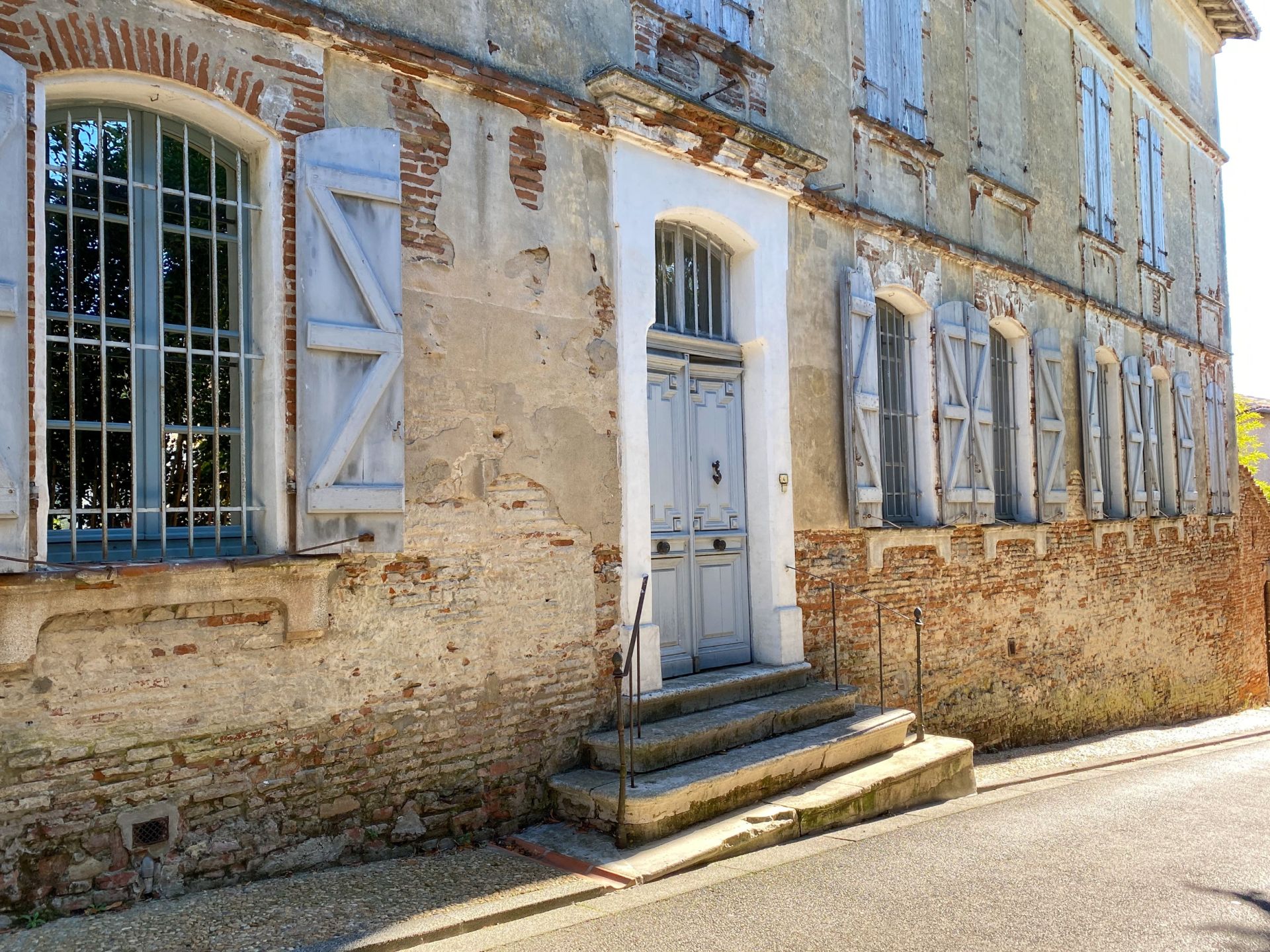 luxury house 16 Rooms for sale on GRENADE (31330)