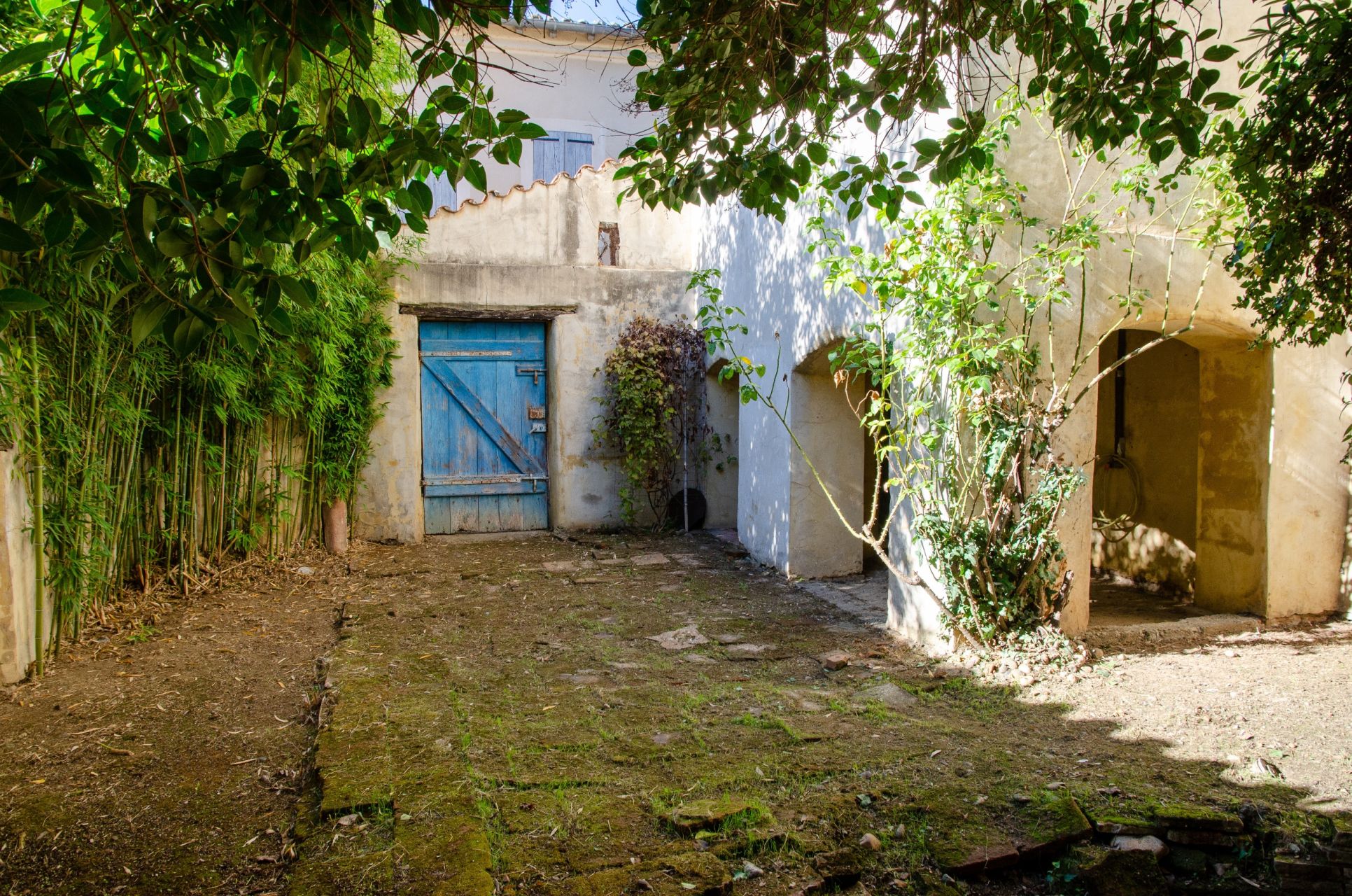 luxury house 16 Rooms for sale on GRENADE (31330)