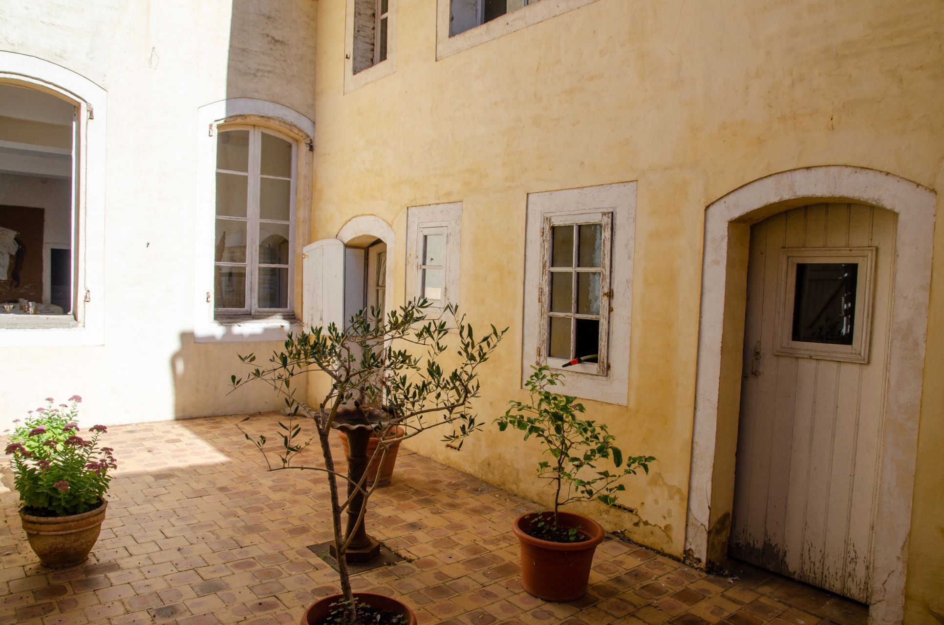 luxury house 16 Rooms for sale on GRENADE (31330)